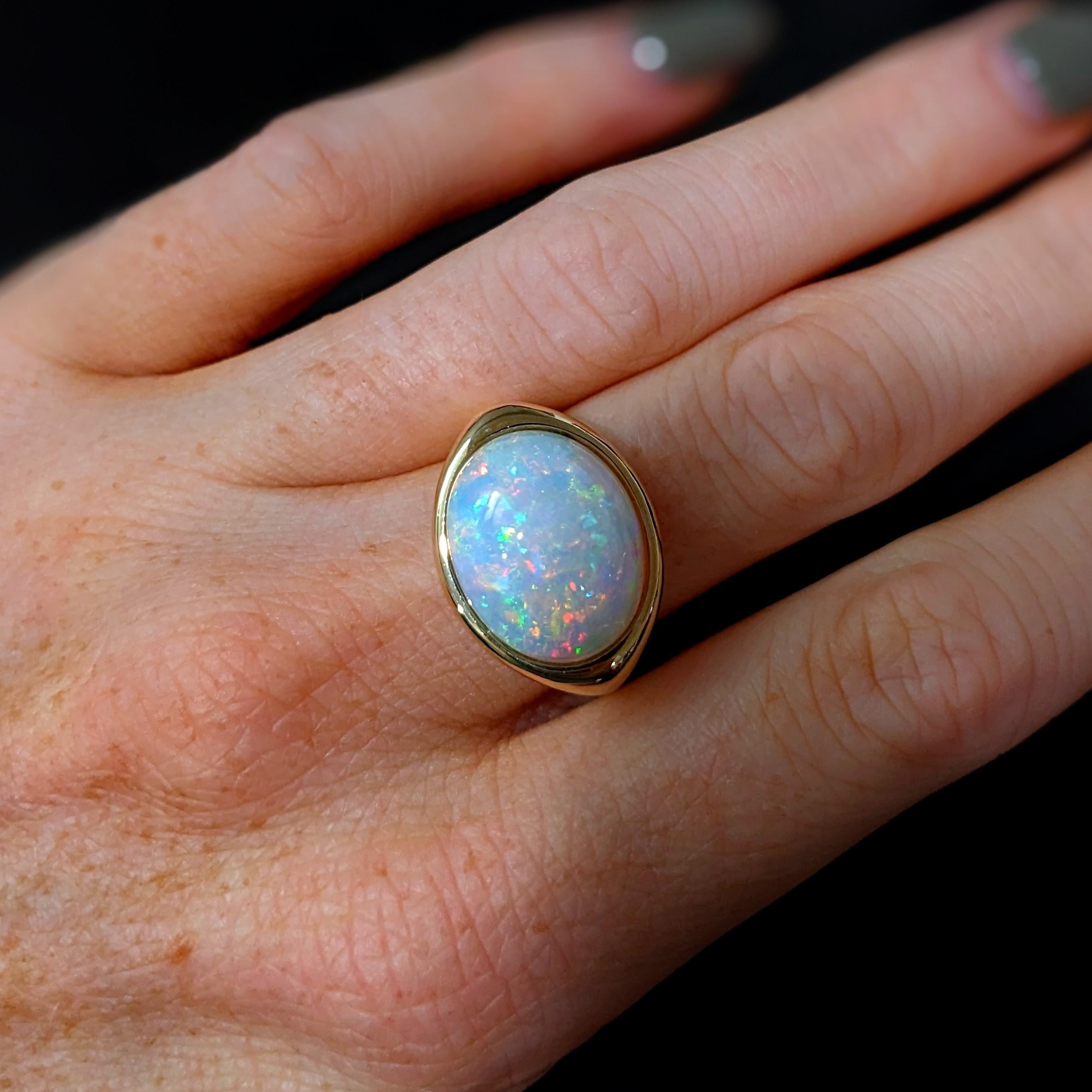 Este precioso anillo presenta un solitario de ópalo este-oeste de 9,53 quilates engastado en oro macizo de 14 quilates. Este anillo de ópalo es un bonito regalo de octubre para tus seres queridos. 

Especificaciones

Tipo de artículo Anillo
Piedra