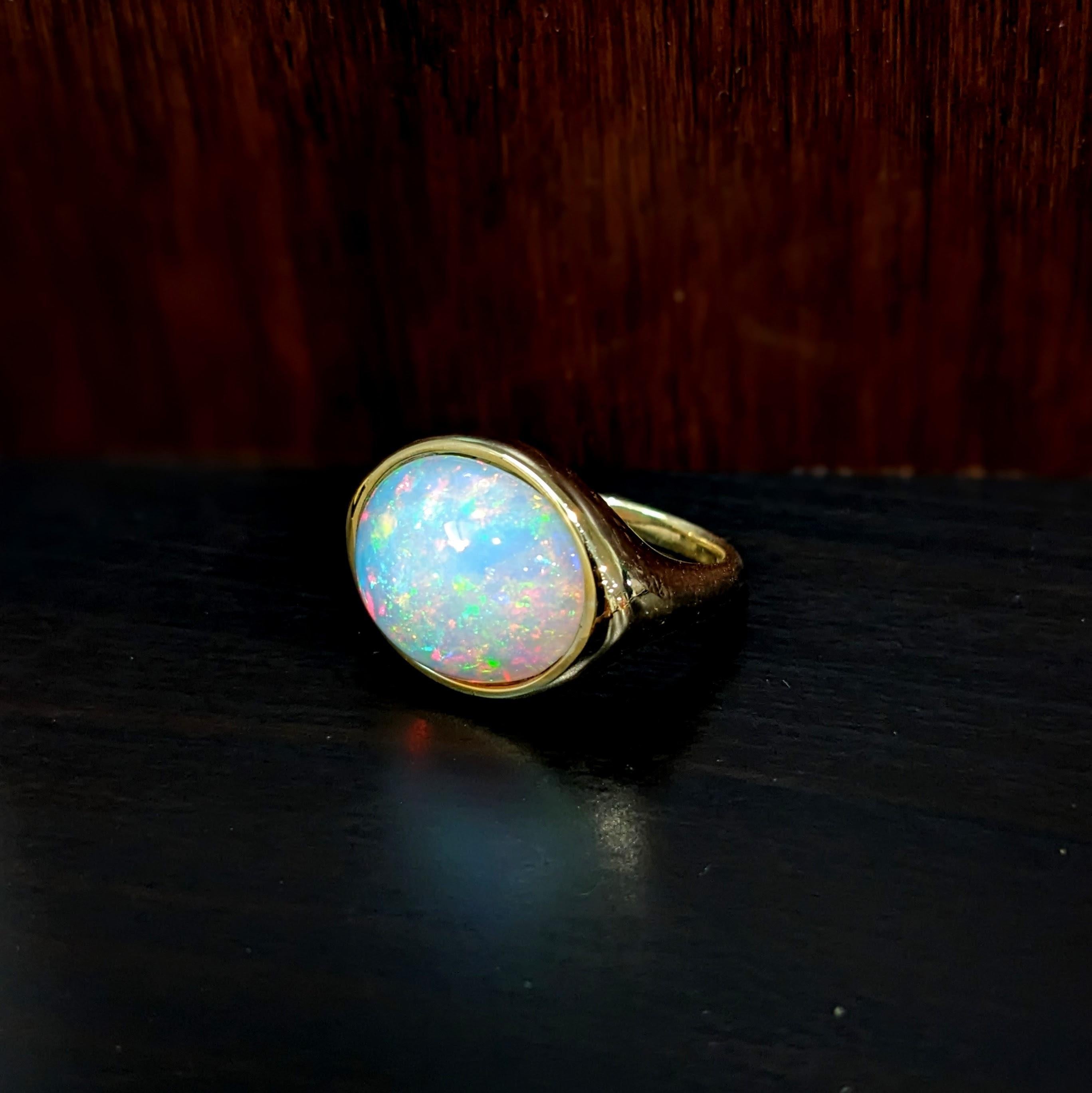 Anillo Solitario de Ópalo Oriente-Occidente de 9,5ct en Oro Amarillo Macizo de 14K Oval 17,5x15mm Corte oval