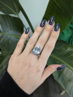 NNJ 9.5ct Swiss Blue Topaz Trillion Ring in 14K Gold with Sapphires