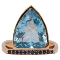 NNJ 9.5ct Swiss Blue Topaz Trillion Ring in 14K Gold with Sapphires