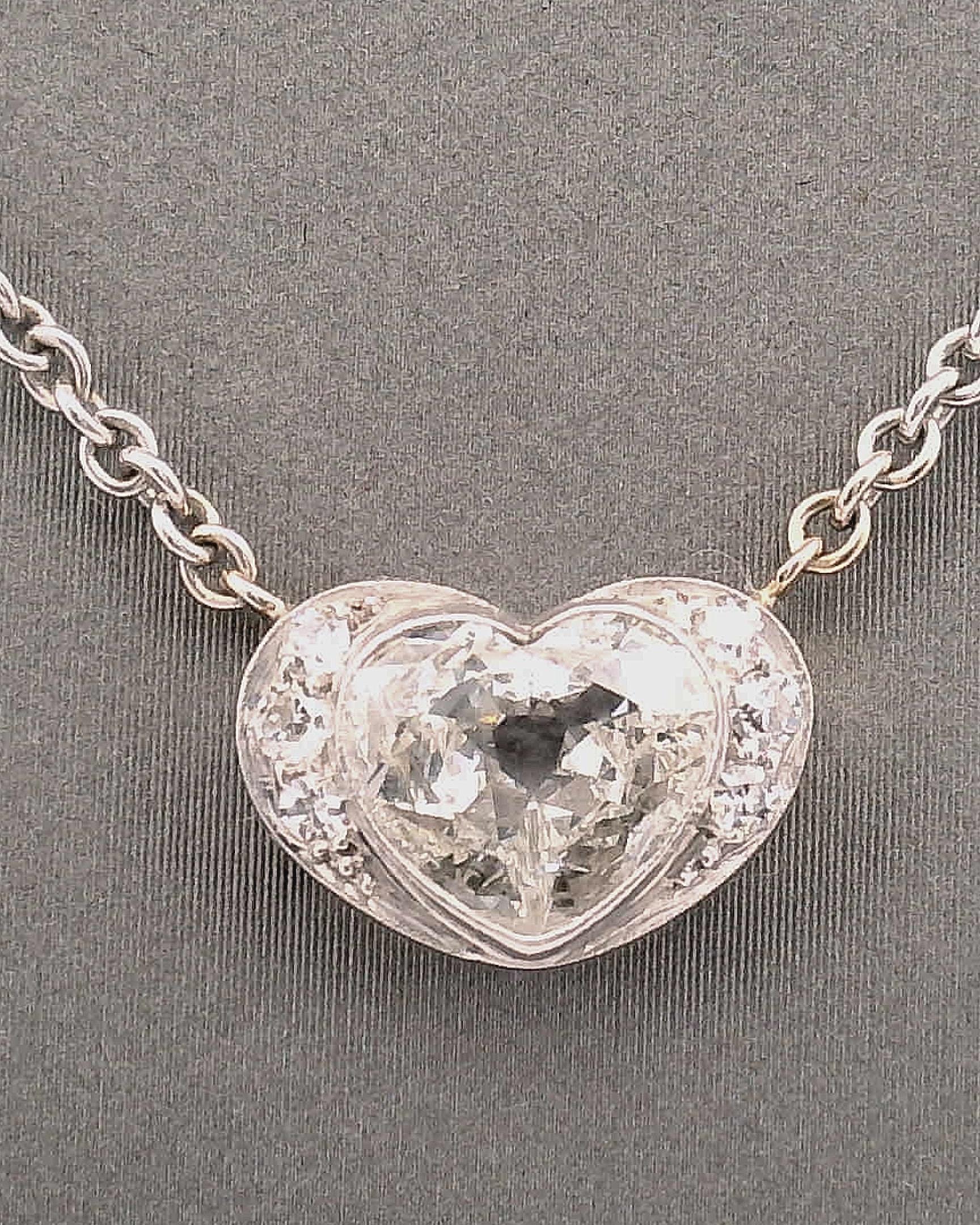 .95ct. Pendentif vintage avec cœur en diamant en vente 1