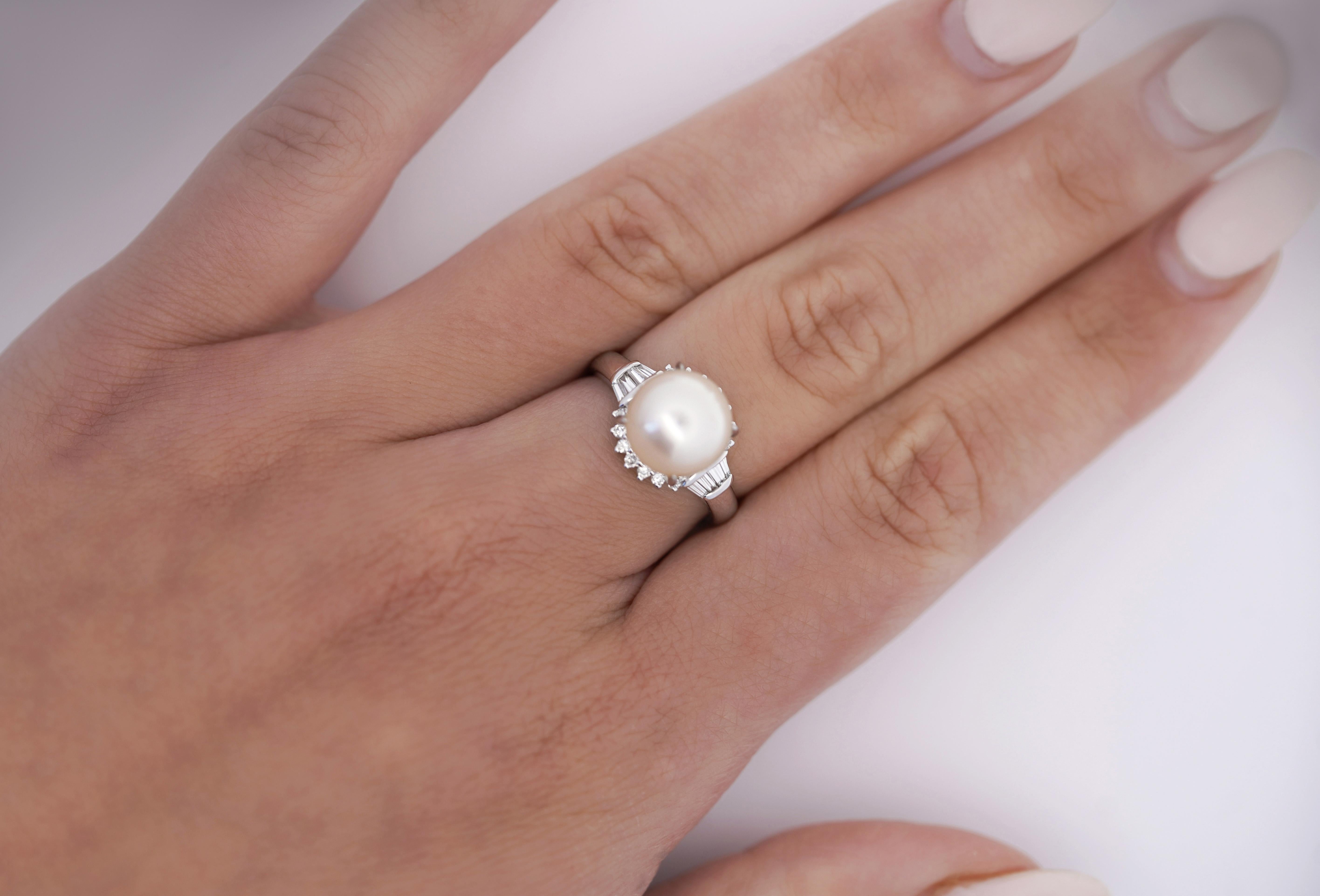 9.5mm South Sea White Pearl and Baguette Diamond Ring in Platinum For Sale 1