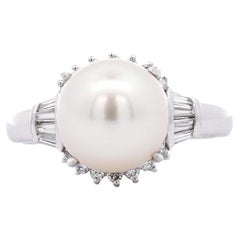 Anillo de Perla Blanca del Mar del Sur de 9,5 mm y Diamante Baguette en Platino