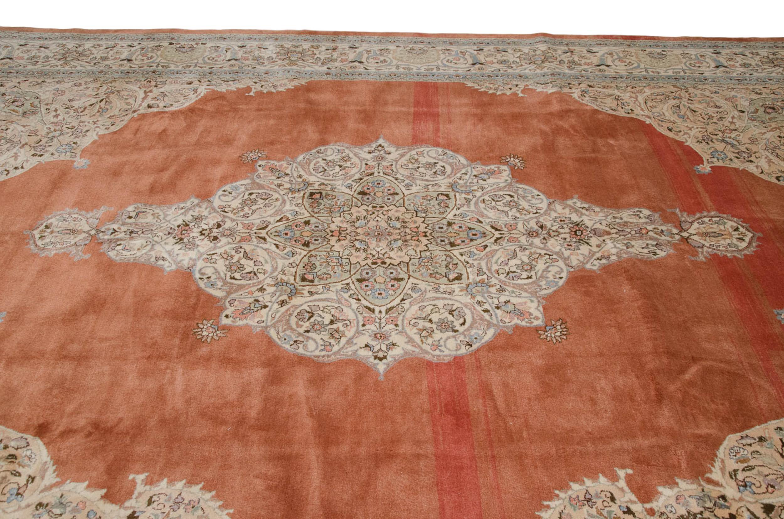 Tabriz-Teppich aus Täbris (Handgeknüpft) im Angebot