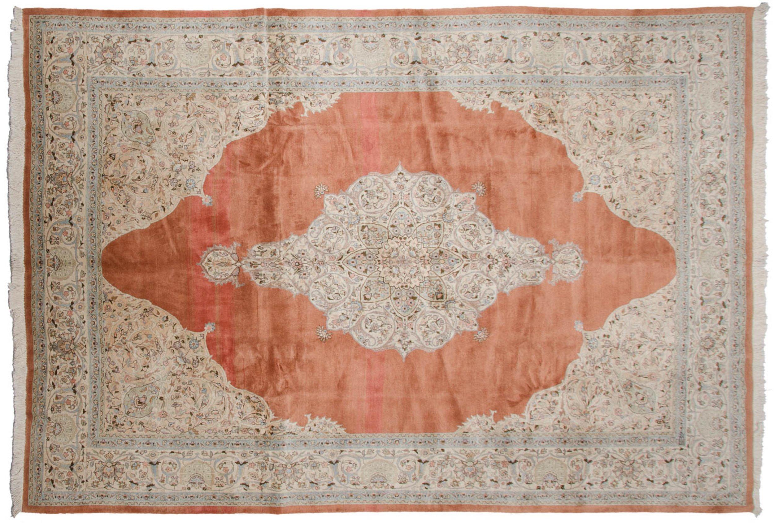 Vintage Tabriz Carpet In Excellent Condition For Sale In Katonah, NY