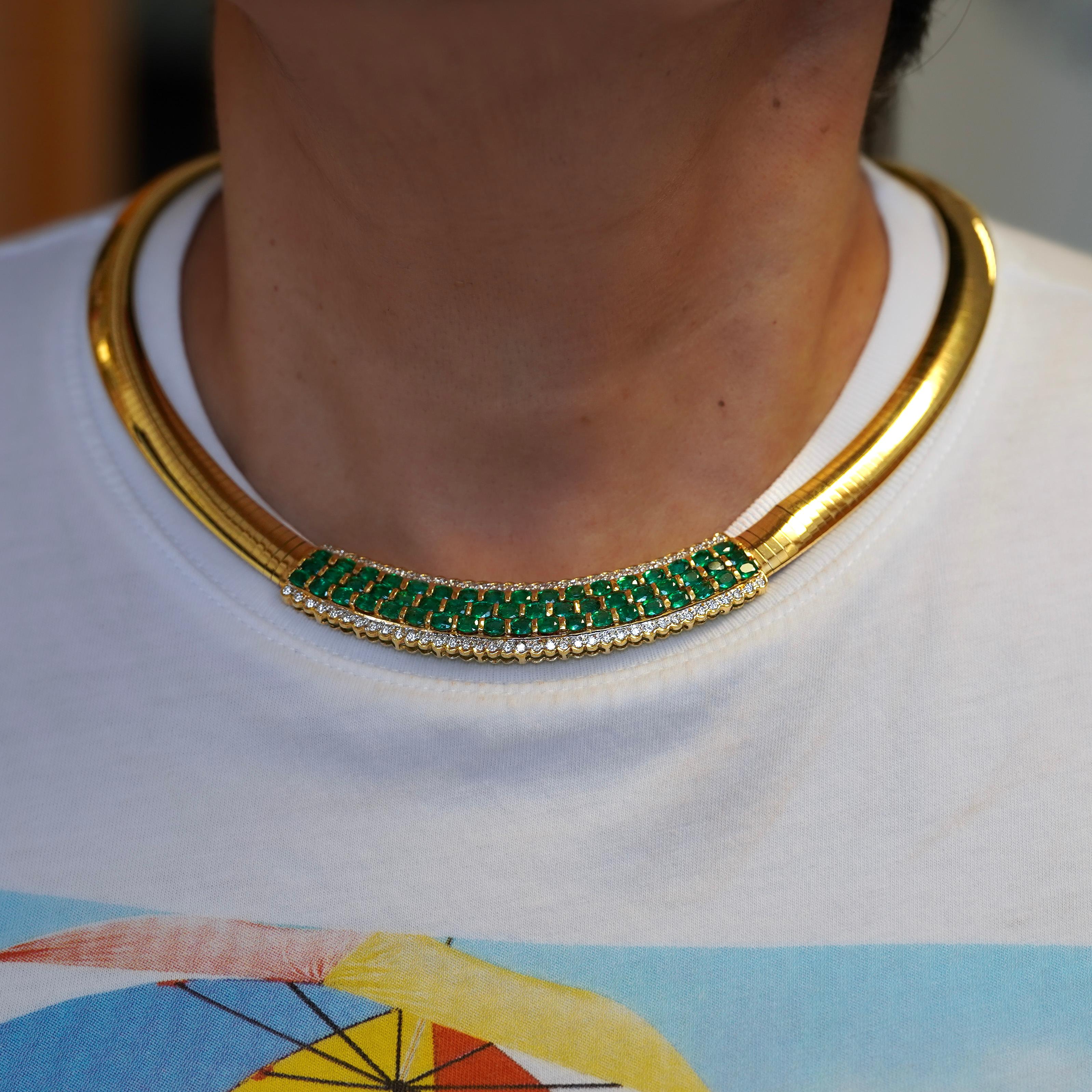 9,6 Karat Natürlicher Smaragd & Diamant Fischgrät Stil 18K Gold Halskette im Angebot 3