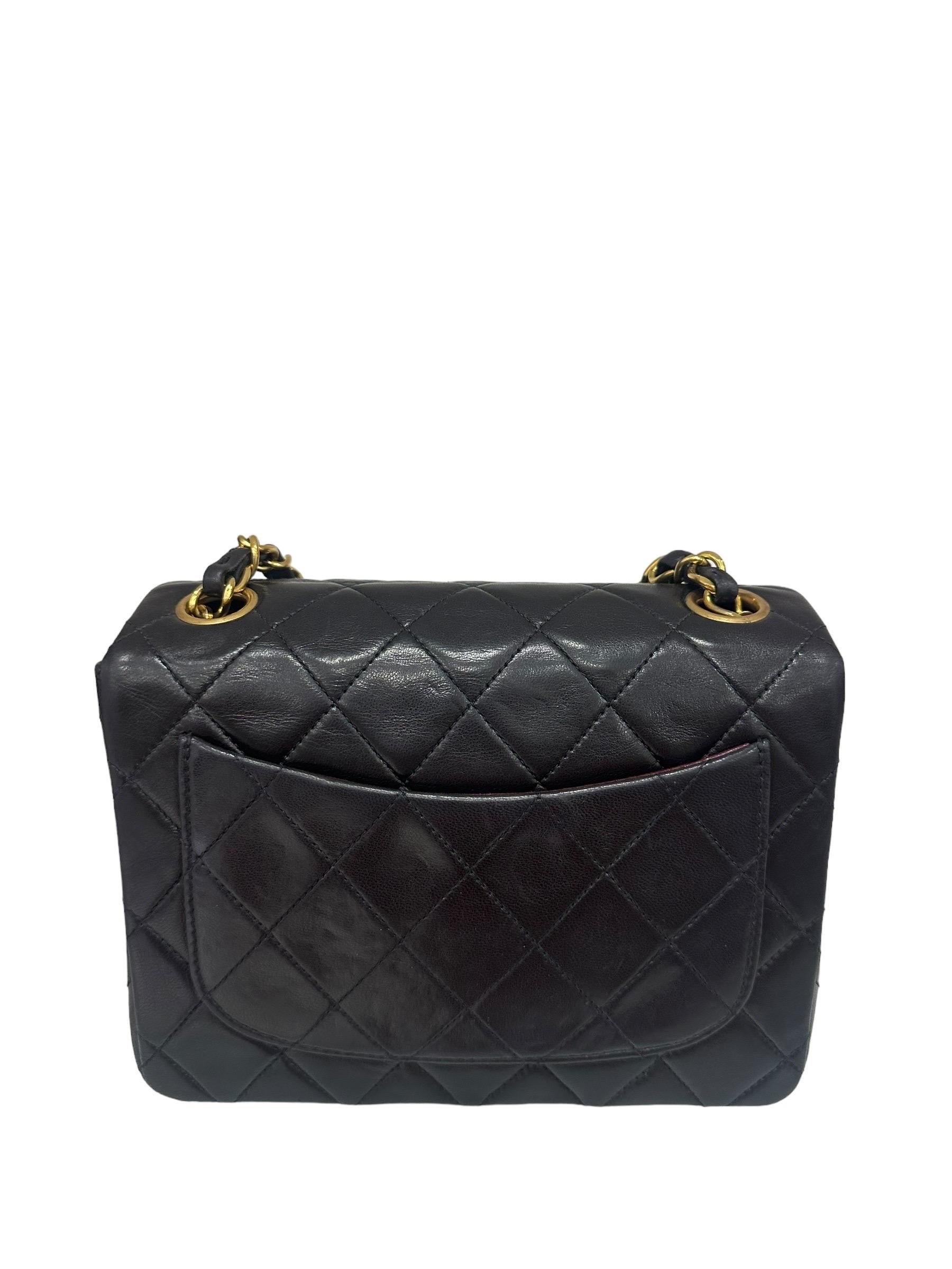 96’ Chanel Timeless Mini Flap Vintage Pelle Liscia Testa di Moro For Sale 2