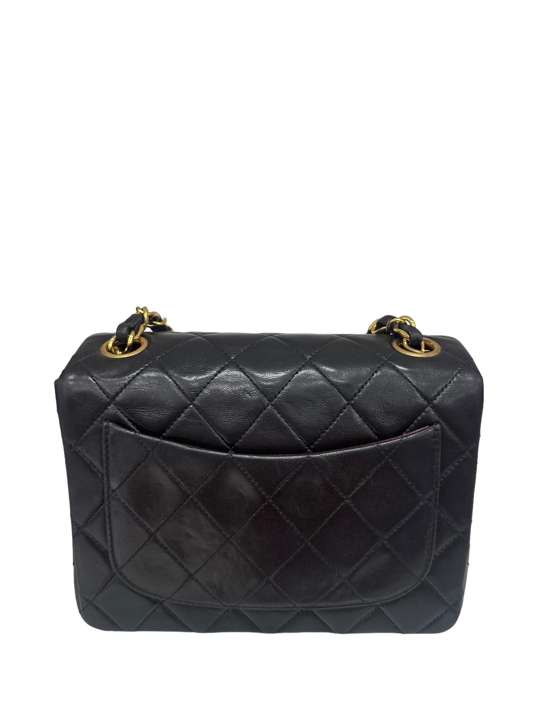 96' Chanel Timeless Mini Flap Vintage Pelle Liscia Testa di Moro en vente 3