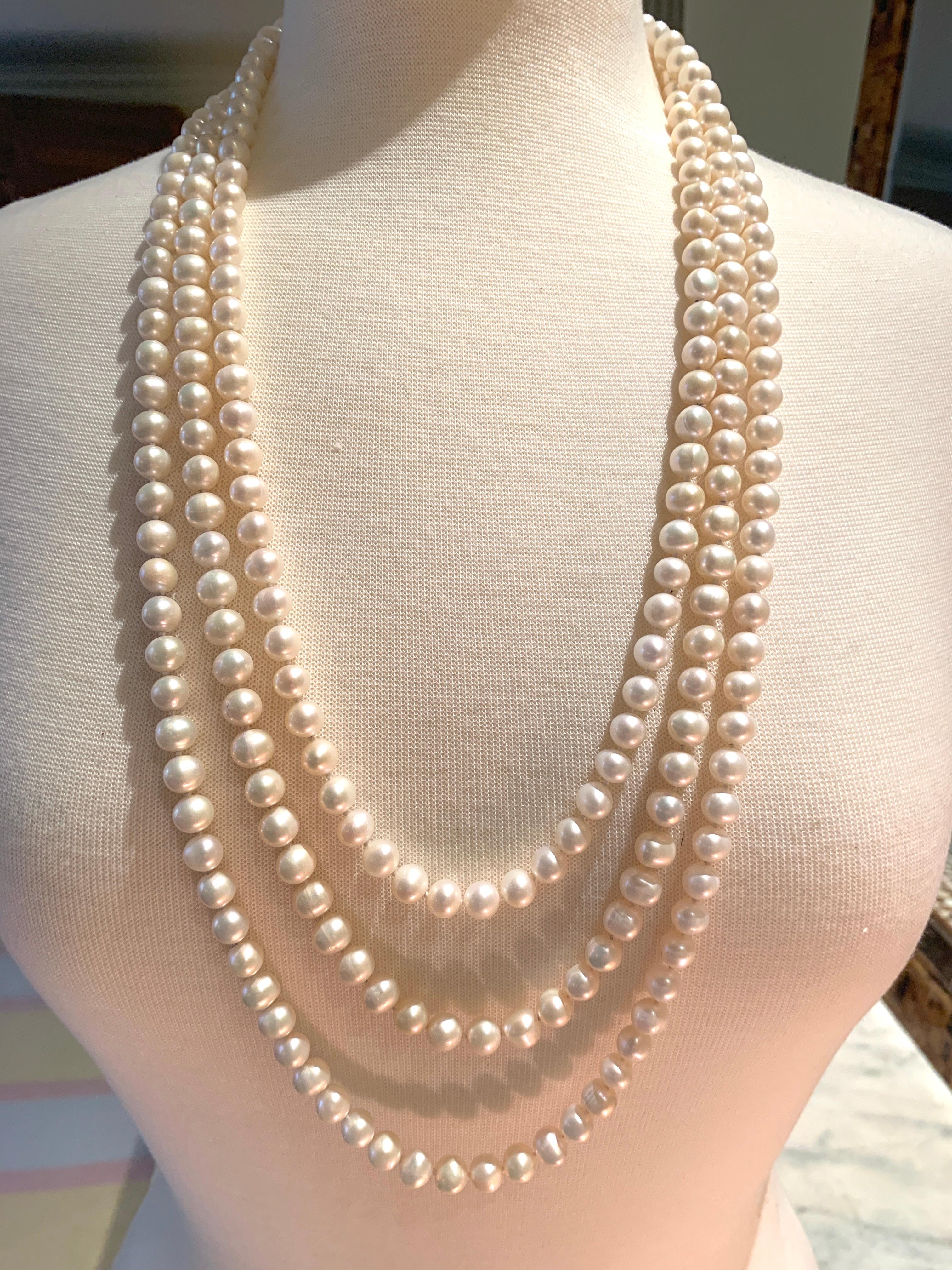 Hand Knotted Freshwater Pearl Necklace with 14 Karat Gold Clasp In New Condition In New York, NY