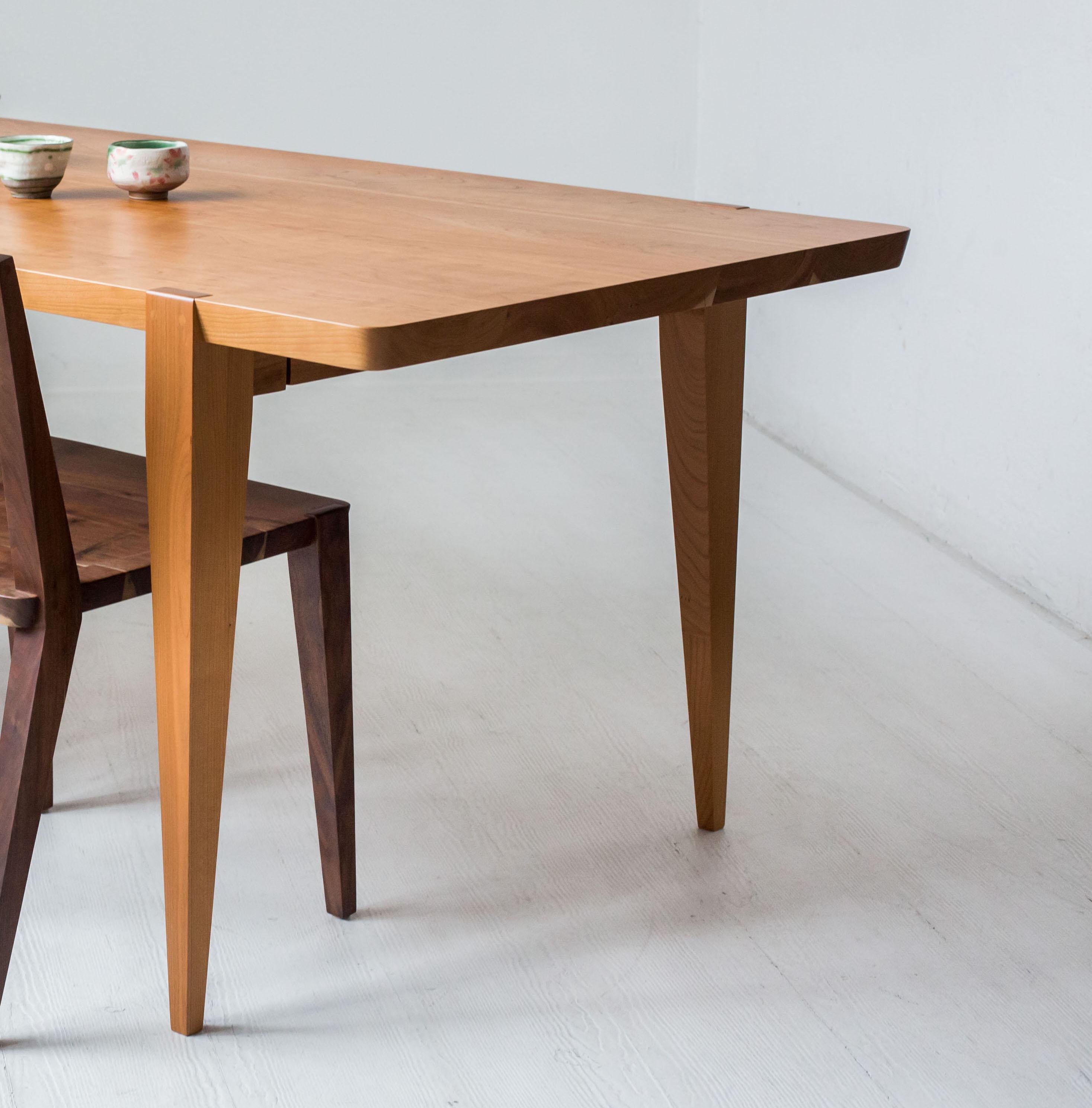 Américain Table de salle à manger Oslo 96 par Studio Moe en cerisier américain  en vente