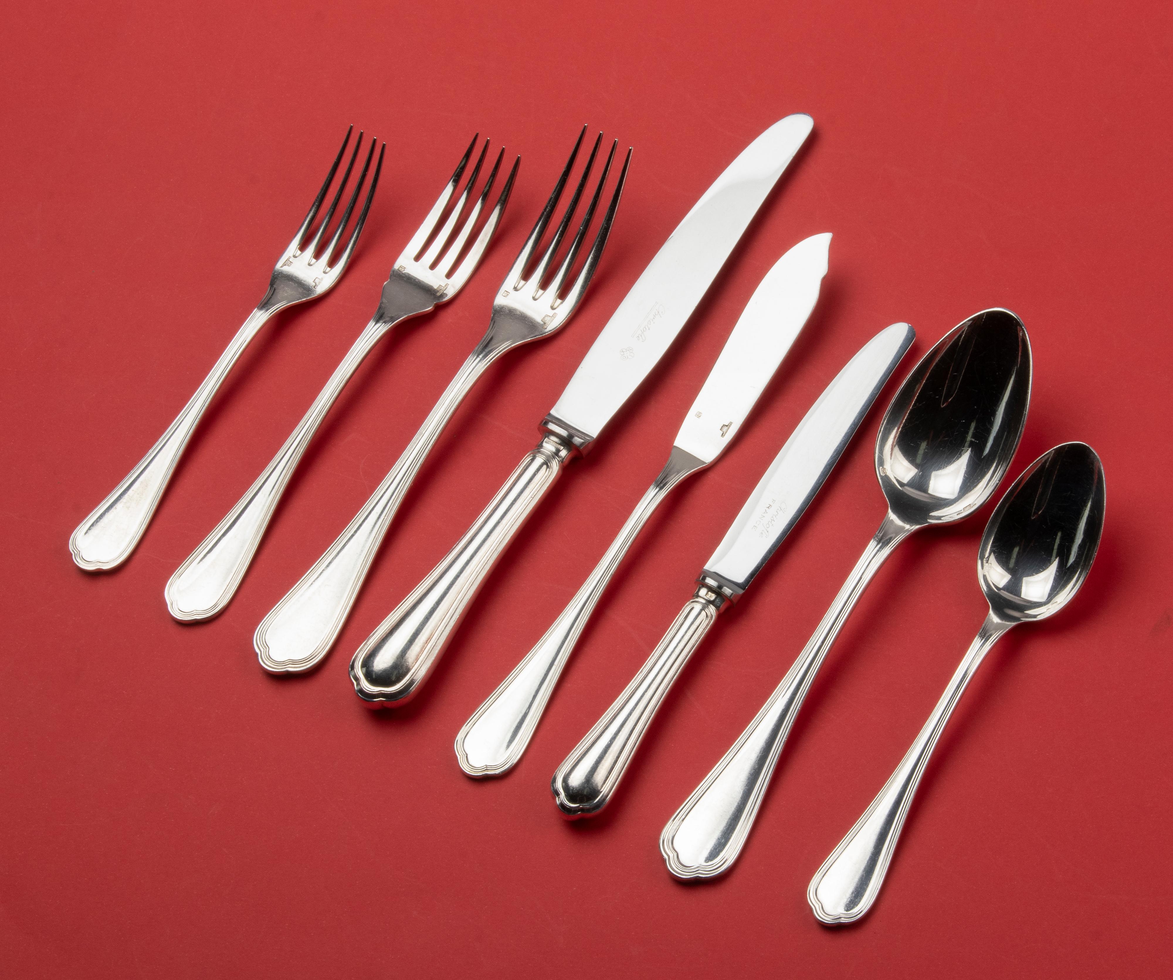 Beautiful set of silver plated flatware for 12 persons from the French brand Christofle. The name of this model is Spatours. The set contains the following pieces: 12 table forks, 12 table knives, 12 table spoons, 12 lunch forks, 12 lunch knives, 12