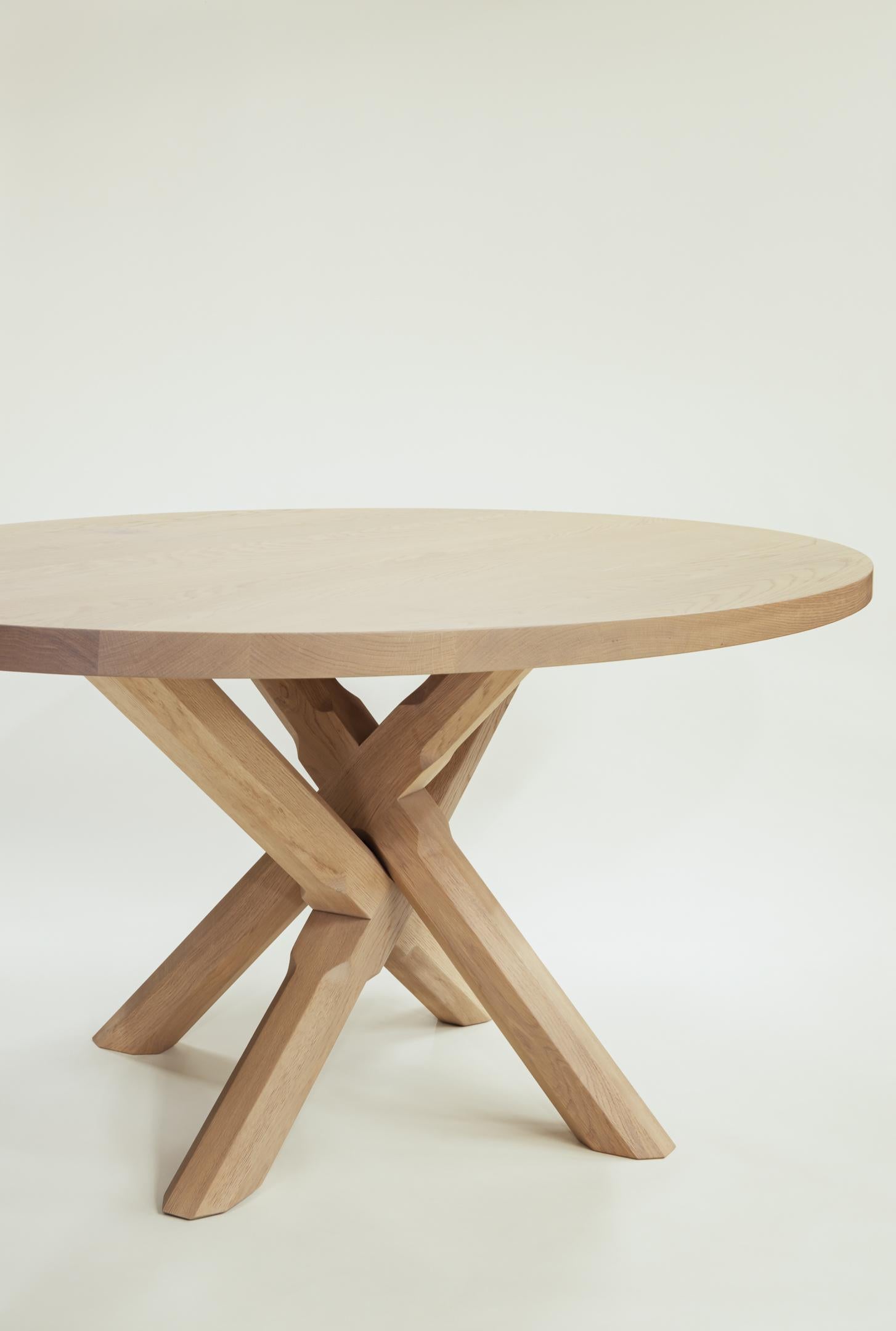 Travail du bois Table de salle à manger Bond en chêne massif ovale 96 x 48 par Lynnea Jean en vente