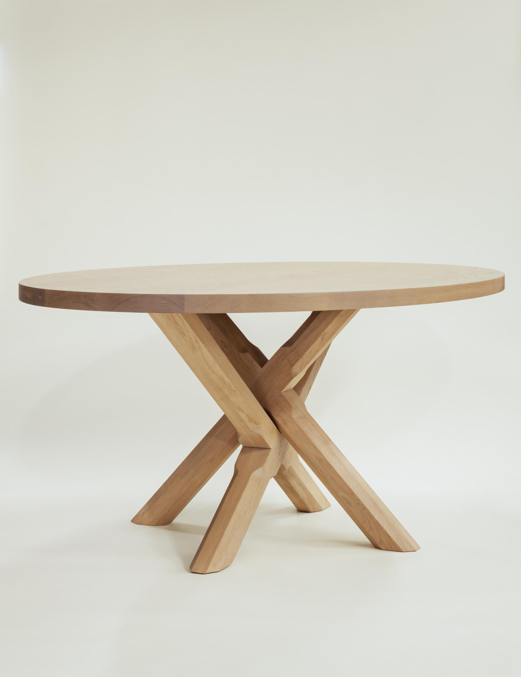 XXIe siècle et contemporain Table de salle à manger Bond en chêne massif ovale 96 x 48 par Lynnea Jean en vente