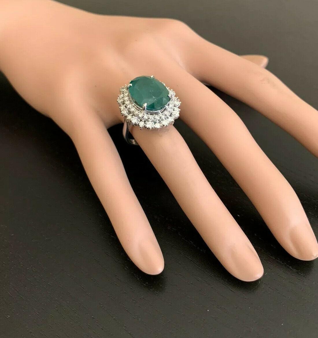 Women's or Men's 9.60 Carat Natural Emerald and Diamond 14 Karat Solid White Gold Ring For Sale