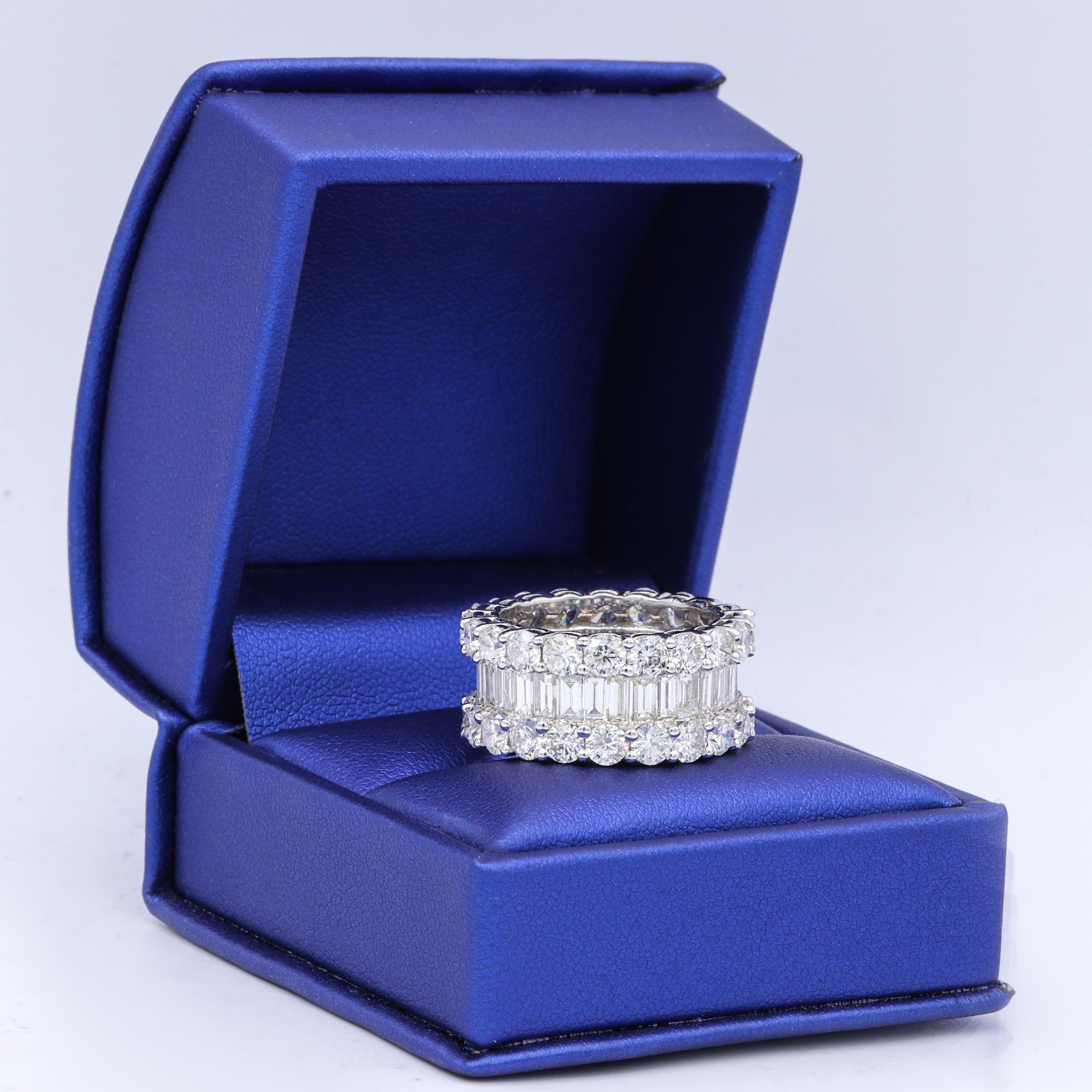 9,60 Karat Dreireihiger Diamant-Eternity-Ring für Damen oder Herren im Angebot