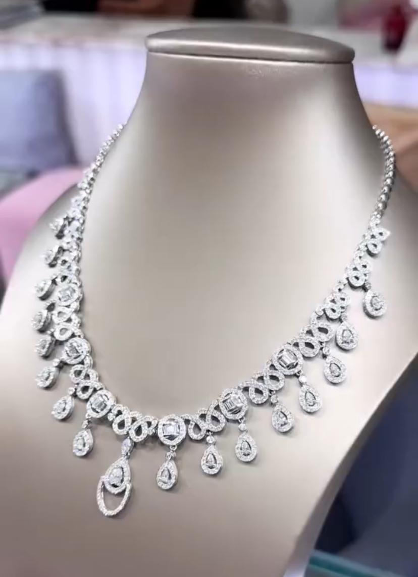 Mixed Cut 9.60 Carats Natural Diamonds 18K Gold Necklace For Sale