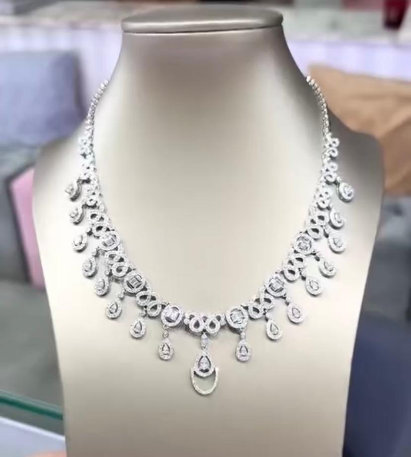 9.60 Carats Natural Diamonds 18K Gold Necklace In New Condition For Sale In Massafra, IT
