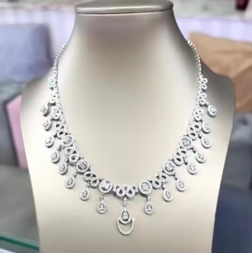 9.60 Carats Natural Diamonds 18K Gold Necklace For Sale 1