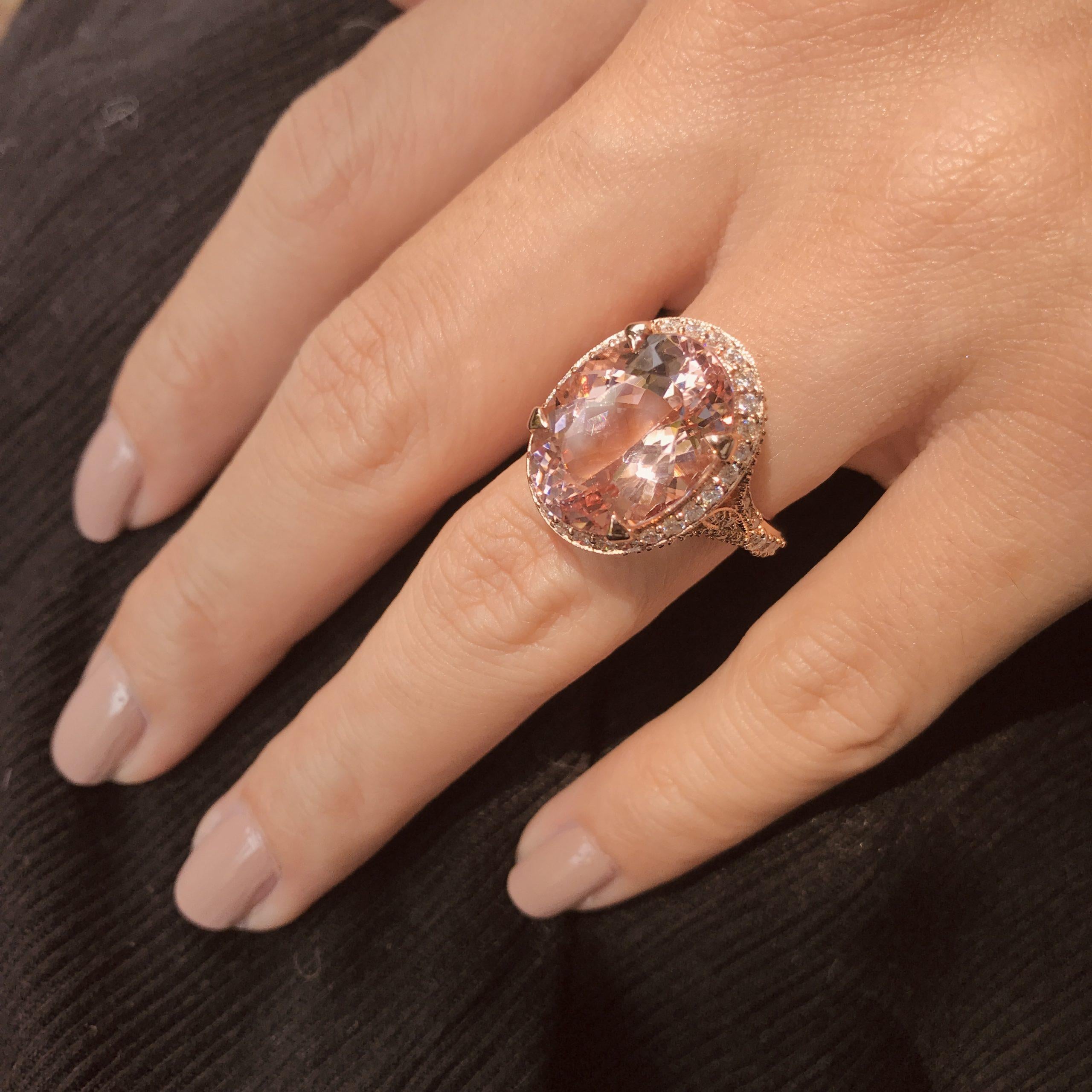 9.60 ct. Oval Pink Peach Morganite & Diamond Accent Cocktail 18K Rose Gold Ring im Angebot 2