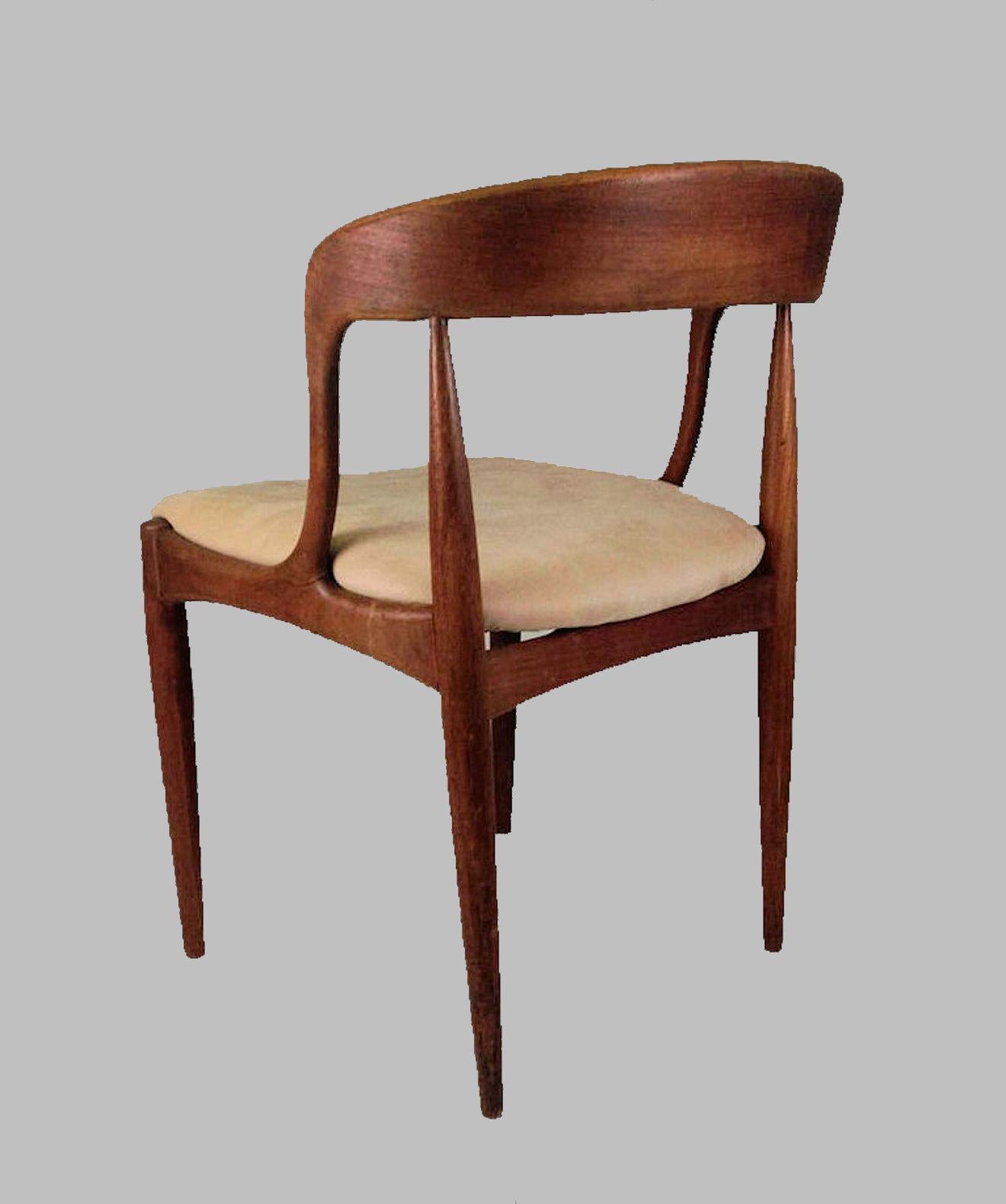 Eight Restored Johannes Andersen Teak Dining Chairs Custom Reupholstery Included In Good Condition For Sale In Knebel, DK