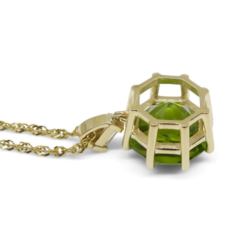 Round Cut 9.60ct Peridot, Diamond Pendant and Chain Necklace set in 14k Yellow Gold For Sale