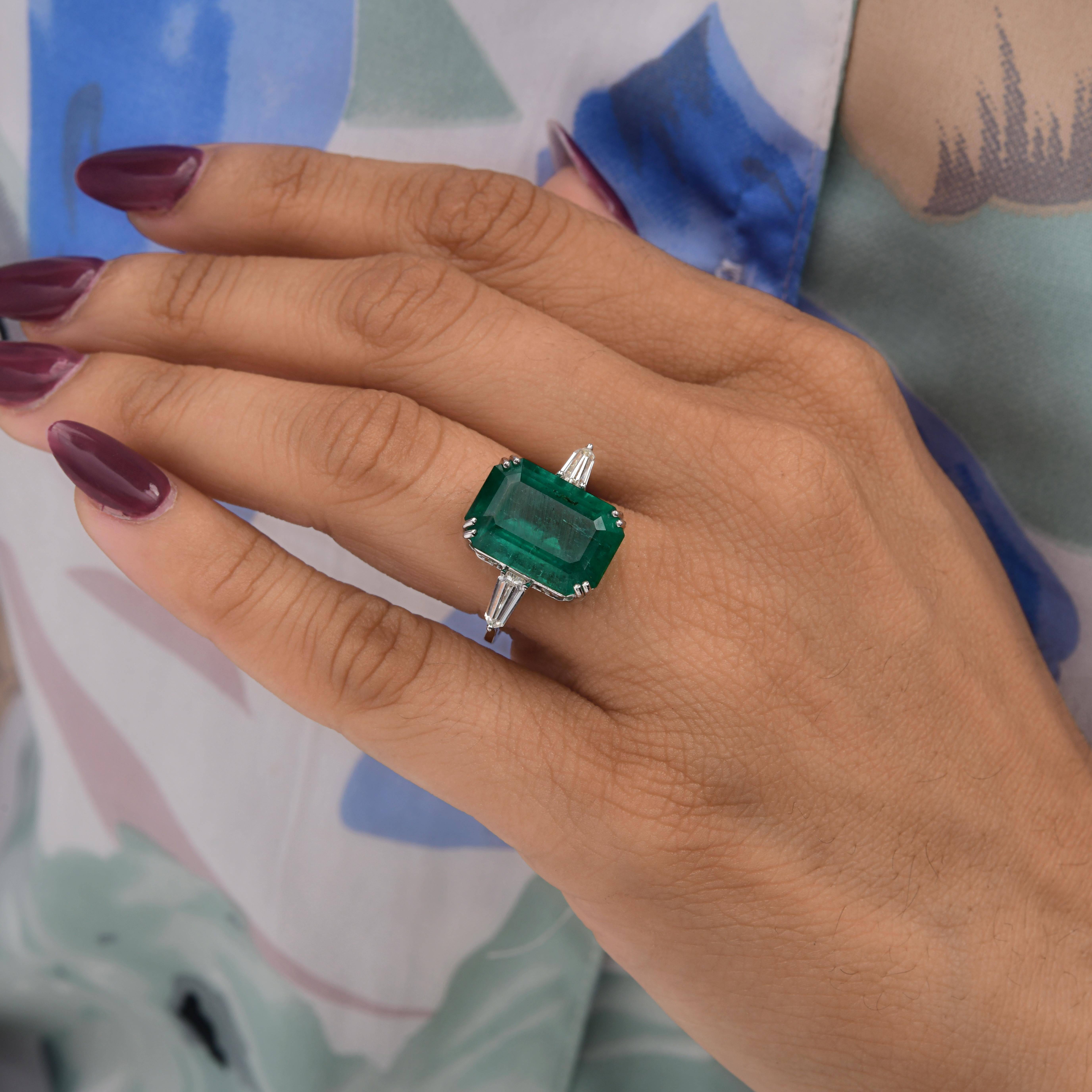En venta: 9.60cts Esmeralda de Zambia Cocktail Anillo de Diamantes 14k Oro Blanco  2