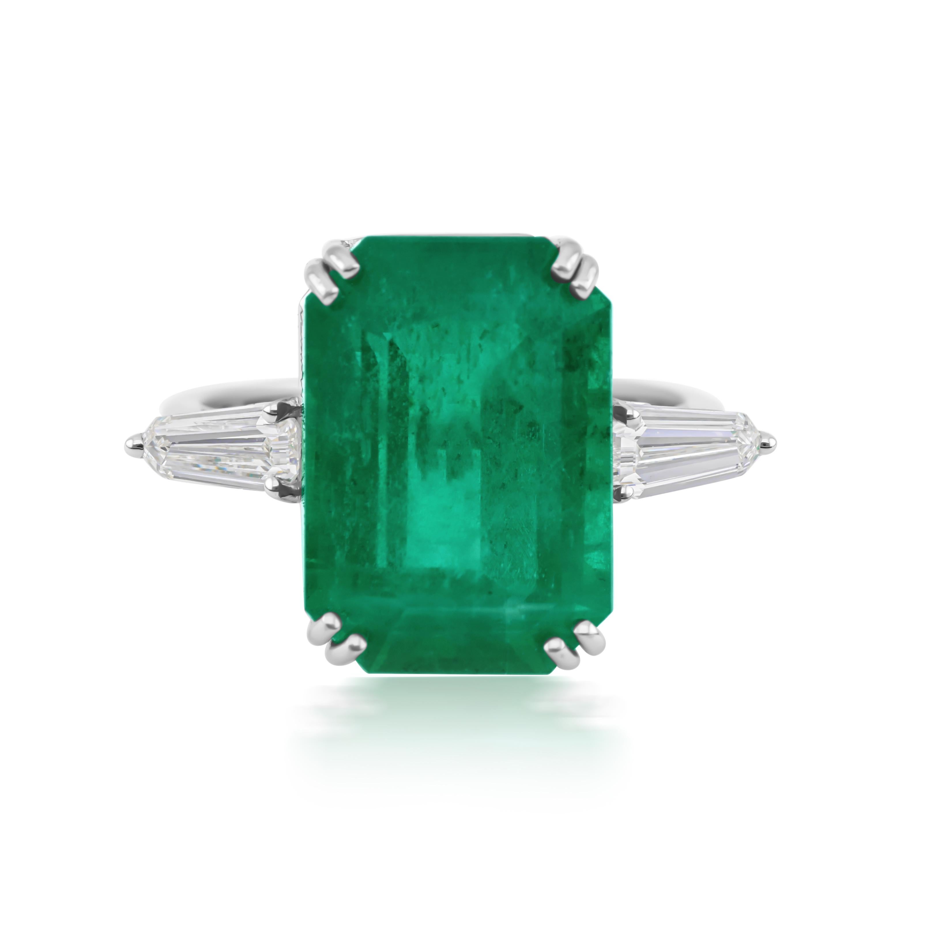 En venta: 9.60cts Esmeralda de Zambia Cocktail Anillo de Diamantes 14k Oro Blanco  9