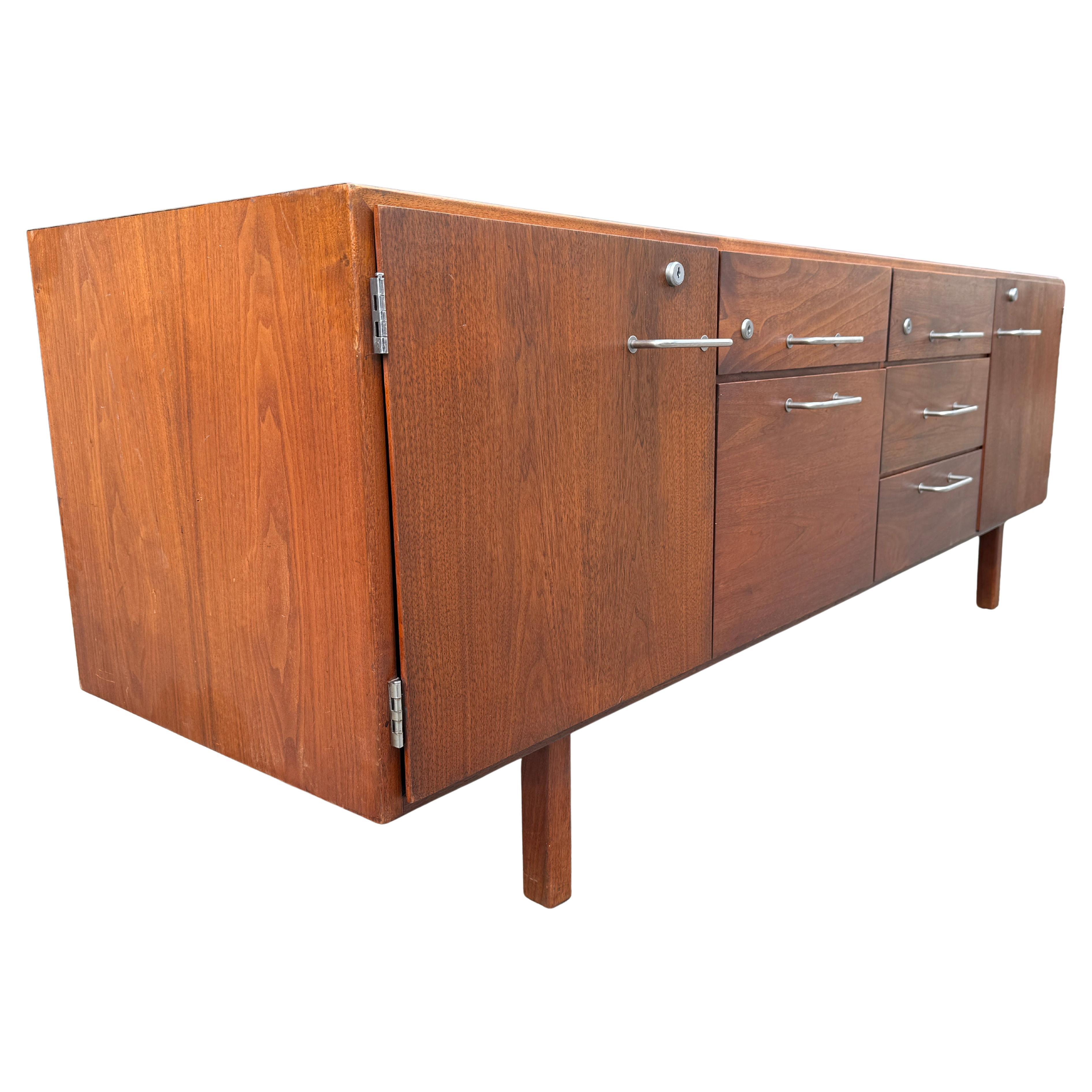 Americano Credenza con mobile in noce di Jens Risom del 960, metà del secolo scorso in vendita