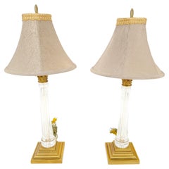 960'sPaire de lampes de table en cristal et base carrée en laiton, abat-jour ornés, 25" de haut