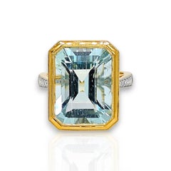 Anello in oro giallo con diamante rotondo e acquamarina da 9,61 carati