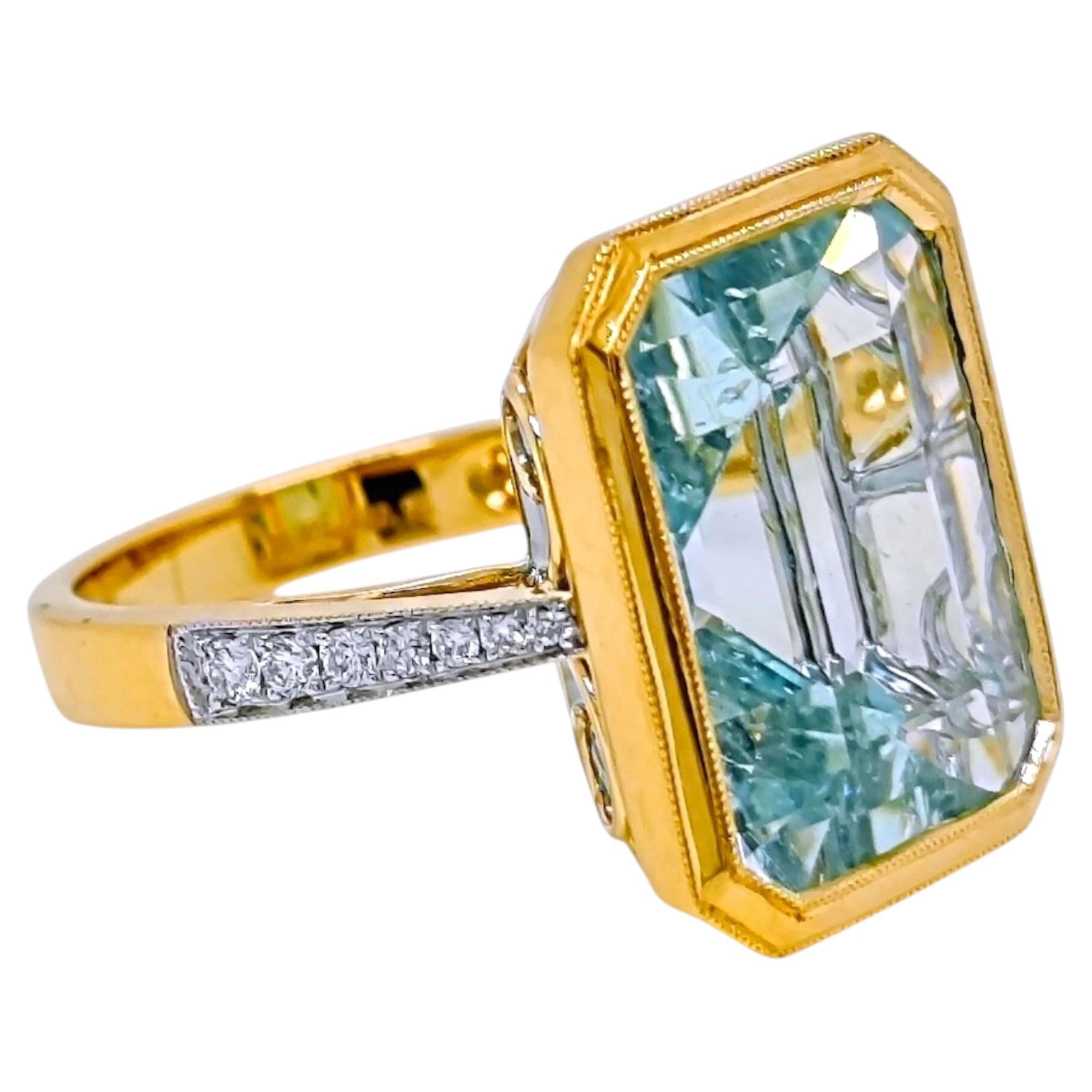 Anello in oro giallo con diamante rotondo e acquamarina da 9,61 carati