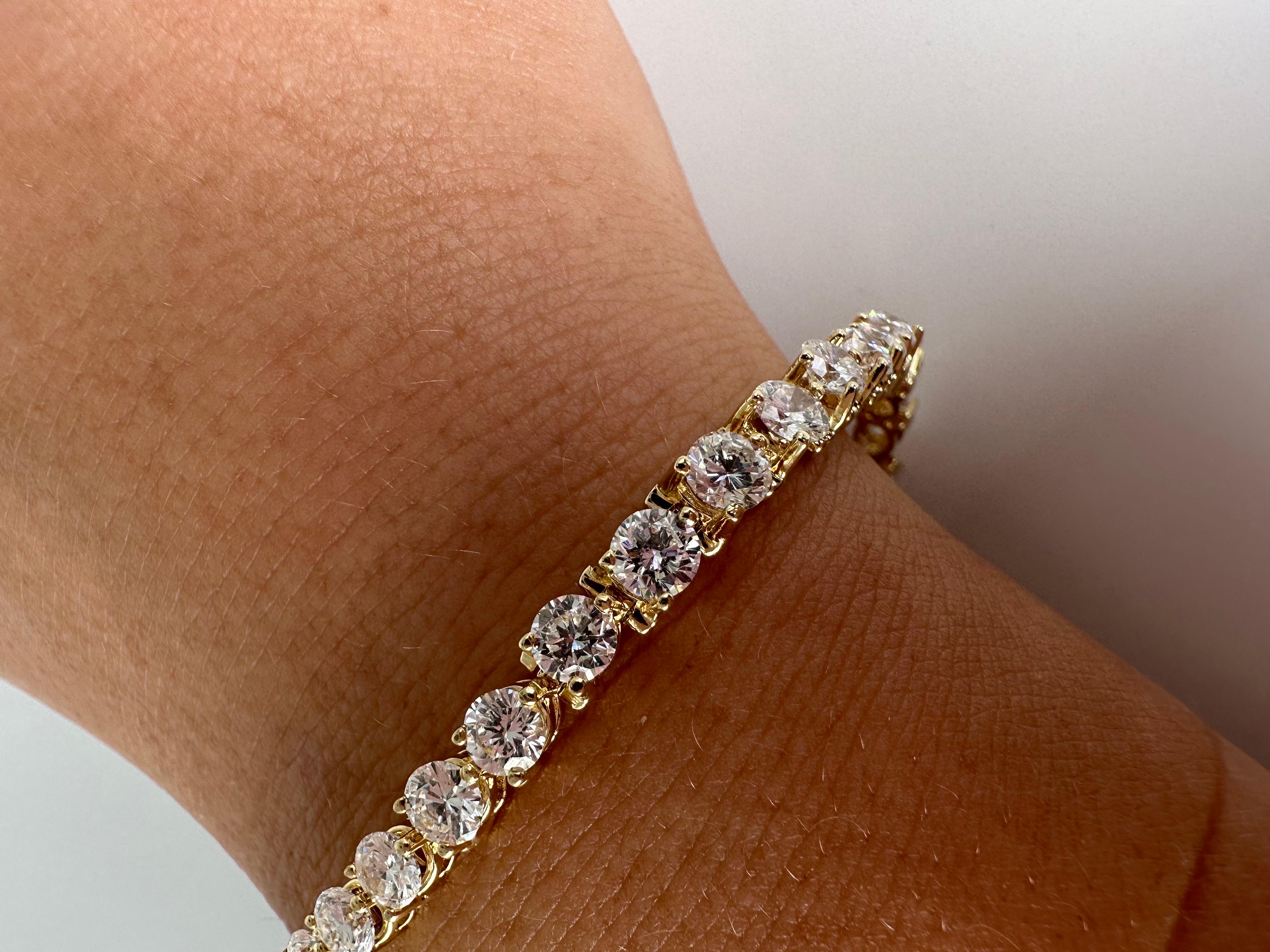 Remarkable diamond bracelet in 14KT yellow gold, the links carefully made in trio design are polished to perfection and added one onto another, this is a luxurious tennis bracelet that will look fabulous with any outfit!

GOLD: 18KT gold
NATURAL