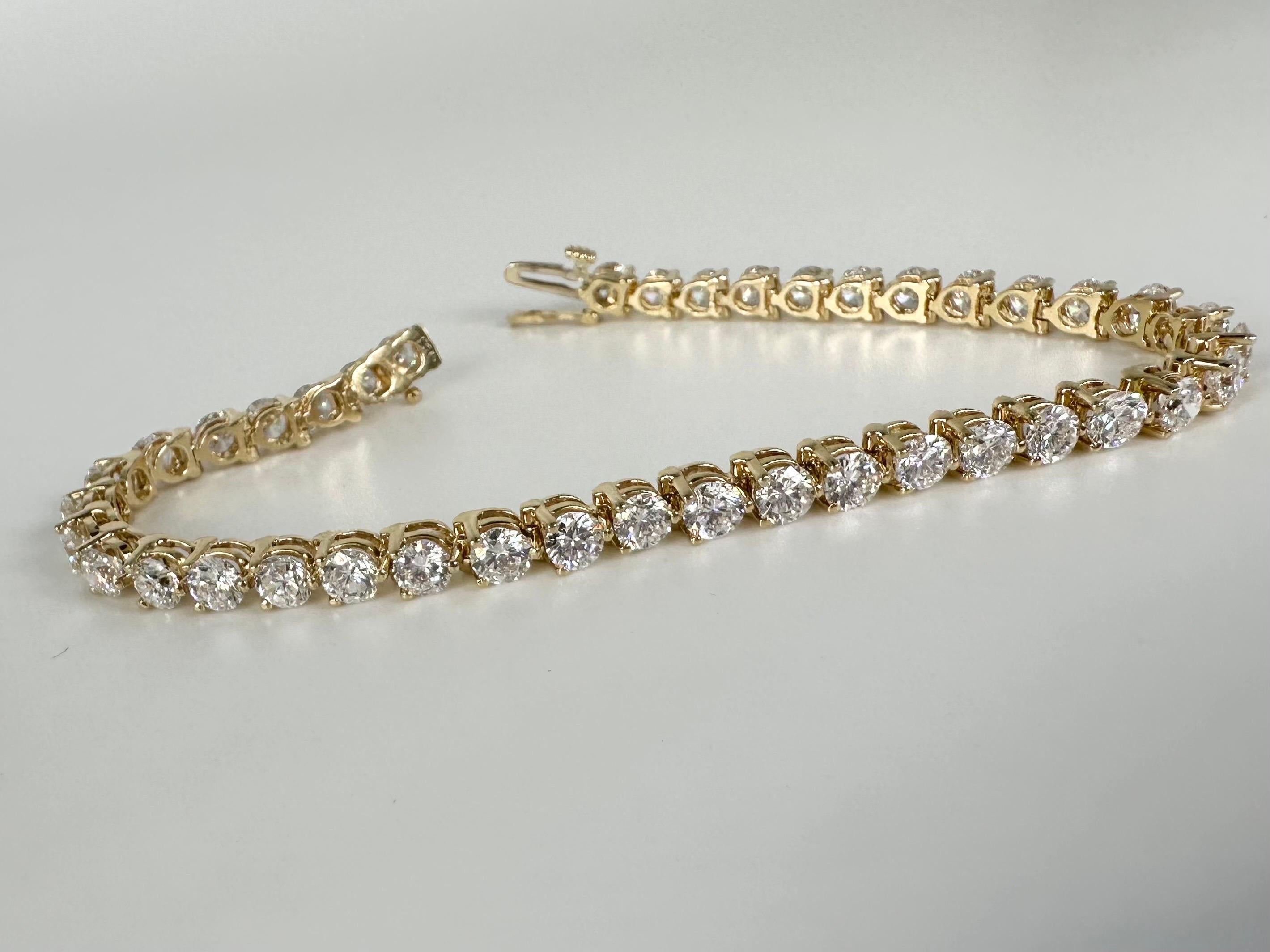 Round Cut 9.63ct Important Tennis Bracelet custom finished in yellow gold 14KT European  For Sale