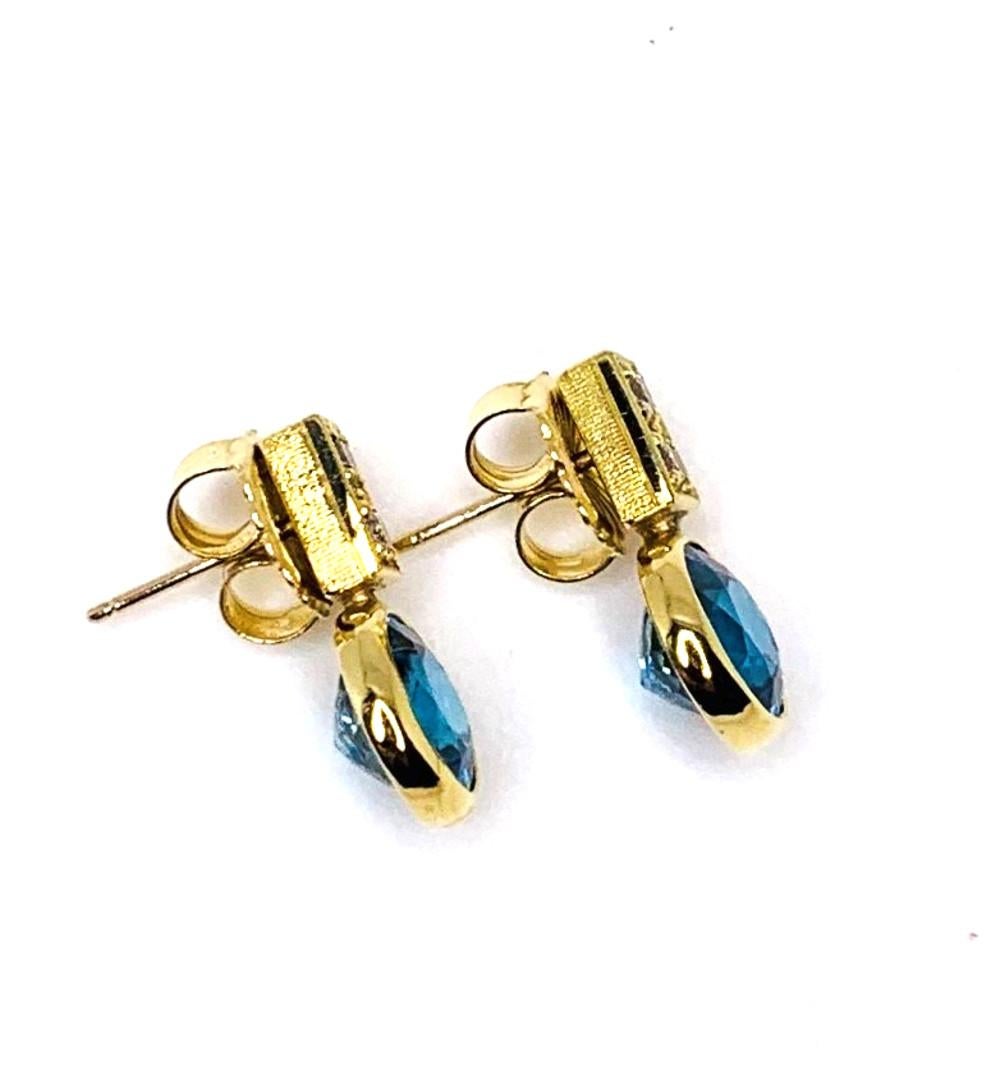 Blaue Zirkon- und Diamant-Tropfen-Ohrringe aus 18 Karat Gelbgold, insgesamt 9,64 Karat im Angebot 2