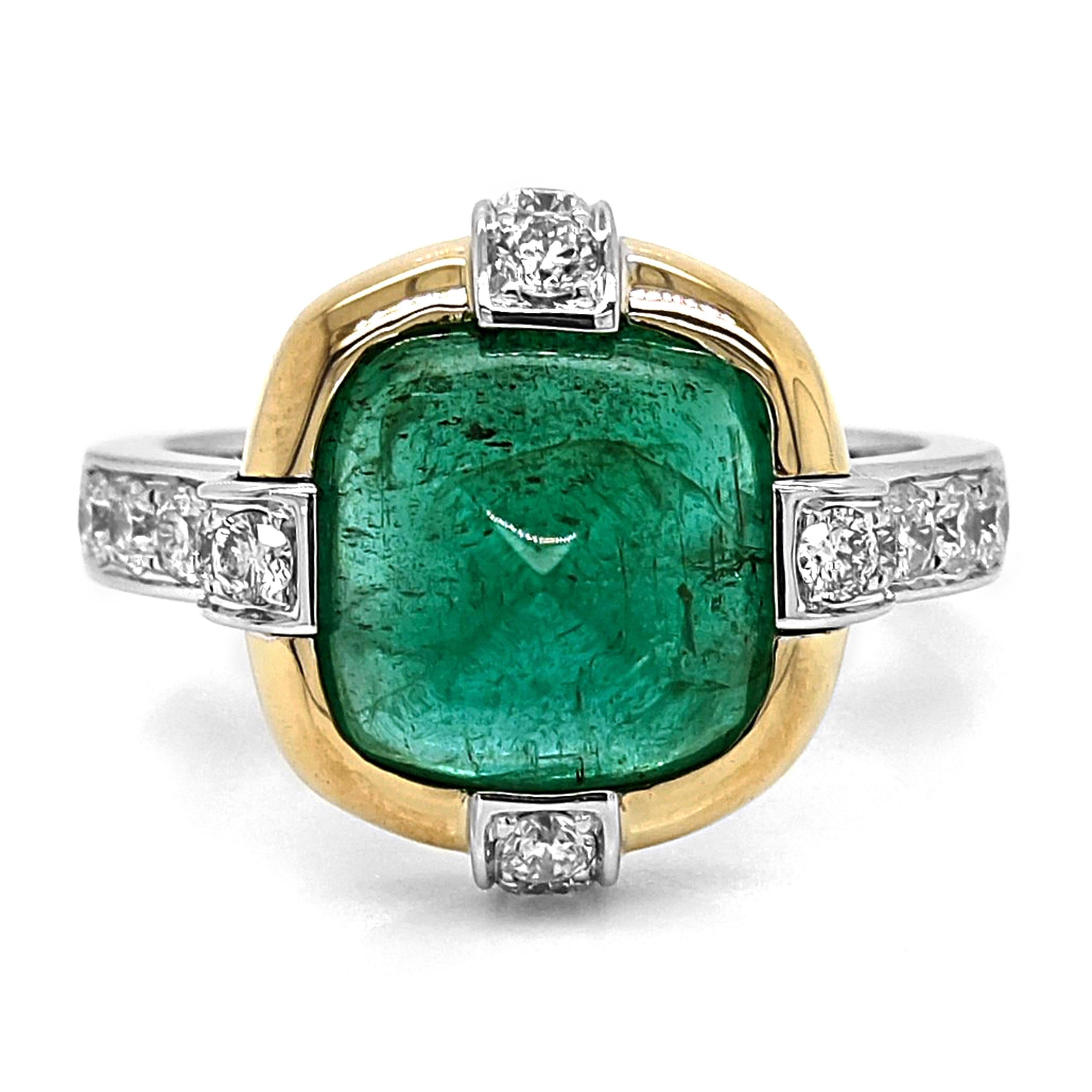 Ring aus Weiß- und Gelbgold mit 9,64 Karat Smaragd und weißem Diamant (Kegel-Cabochon) im Angebot