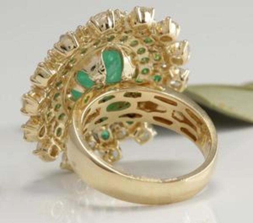 9.64 Carat Natural Emerald and Diamond 14 Karat Solid Yellow Gold Ring In New Condition For Sale In Los Angeles, CA