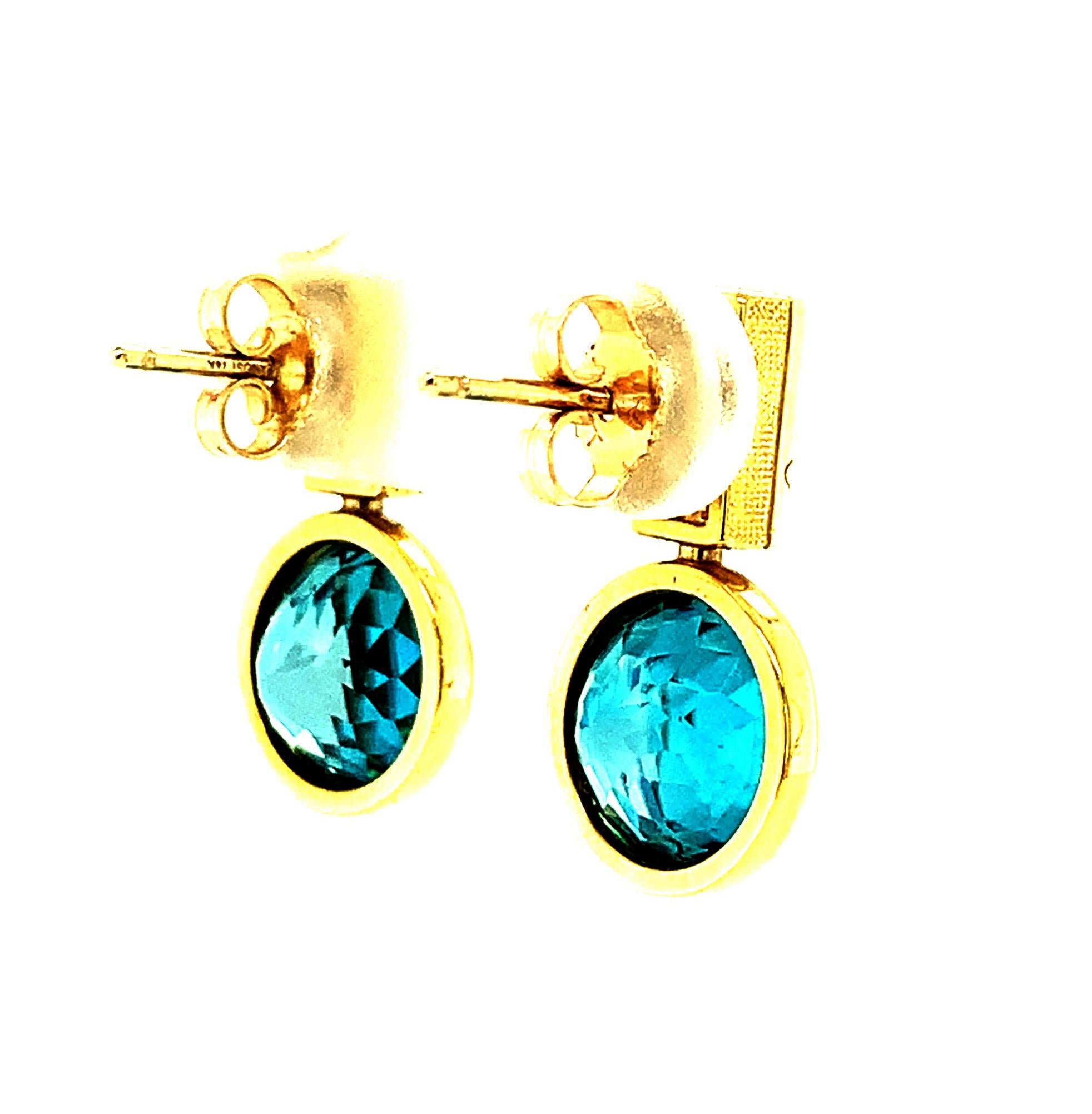 Blaue Zirkon- und Diamant-Tropfen-Ohrringe aus 18 Karat Gelbgold, insgesamt 9,64 Karat (Rundschliff) im Angebot