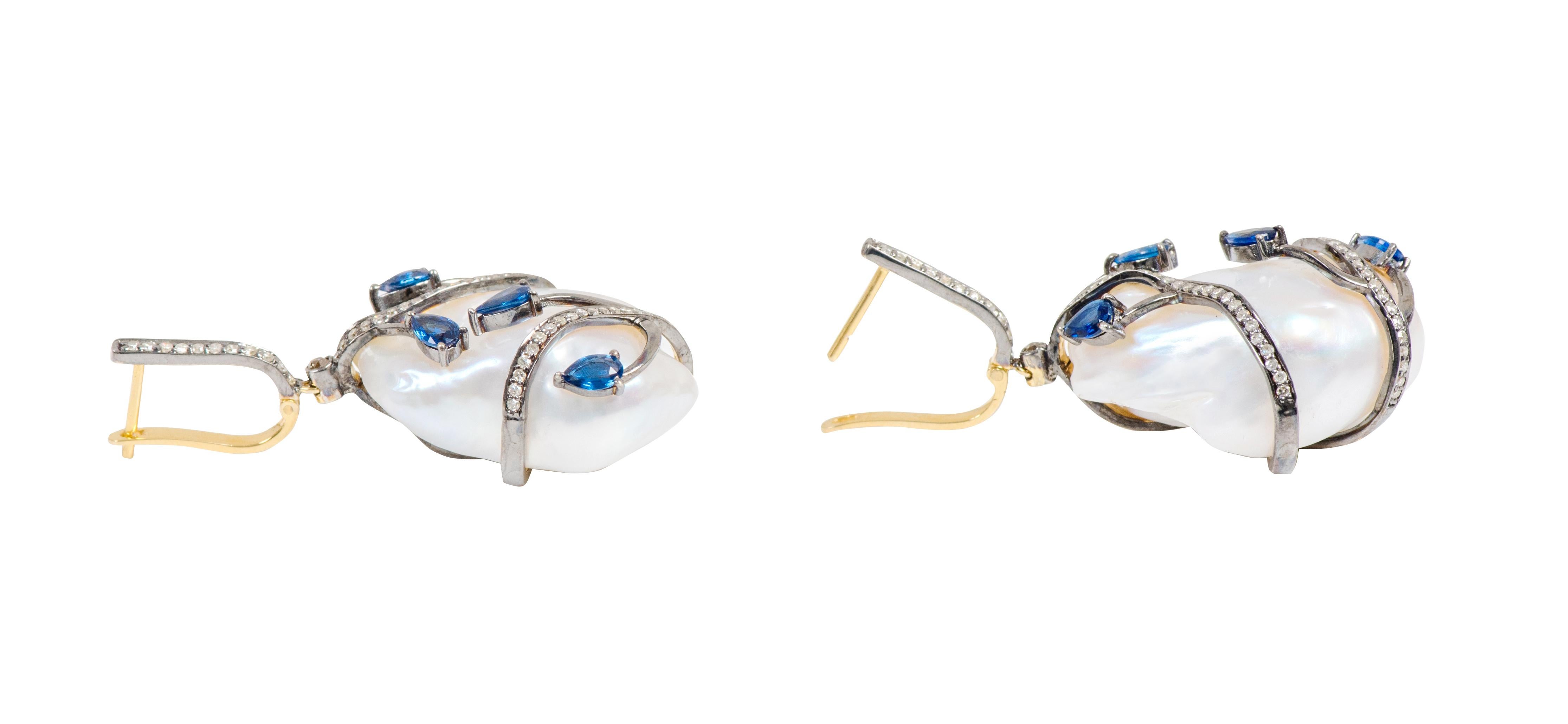 Boucles d'oreilles en goutte de style Art déco en perles baroques, saphirs et diamants 96,44 carats Neuf - En vente à Jaipur, IN
