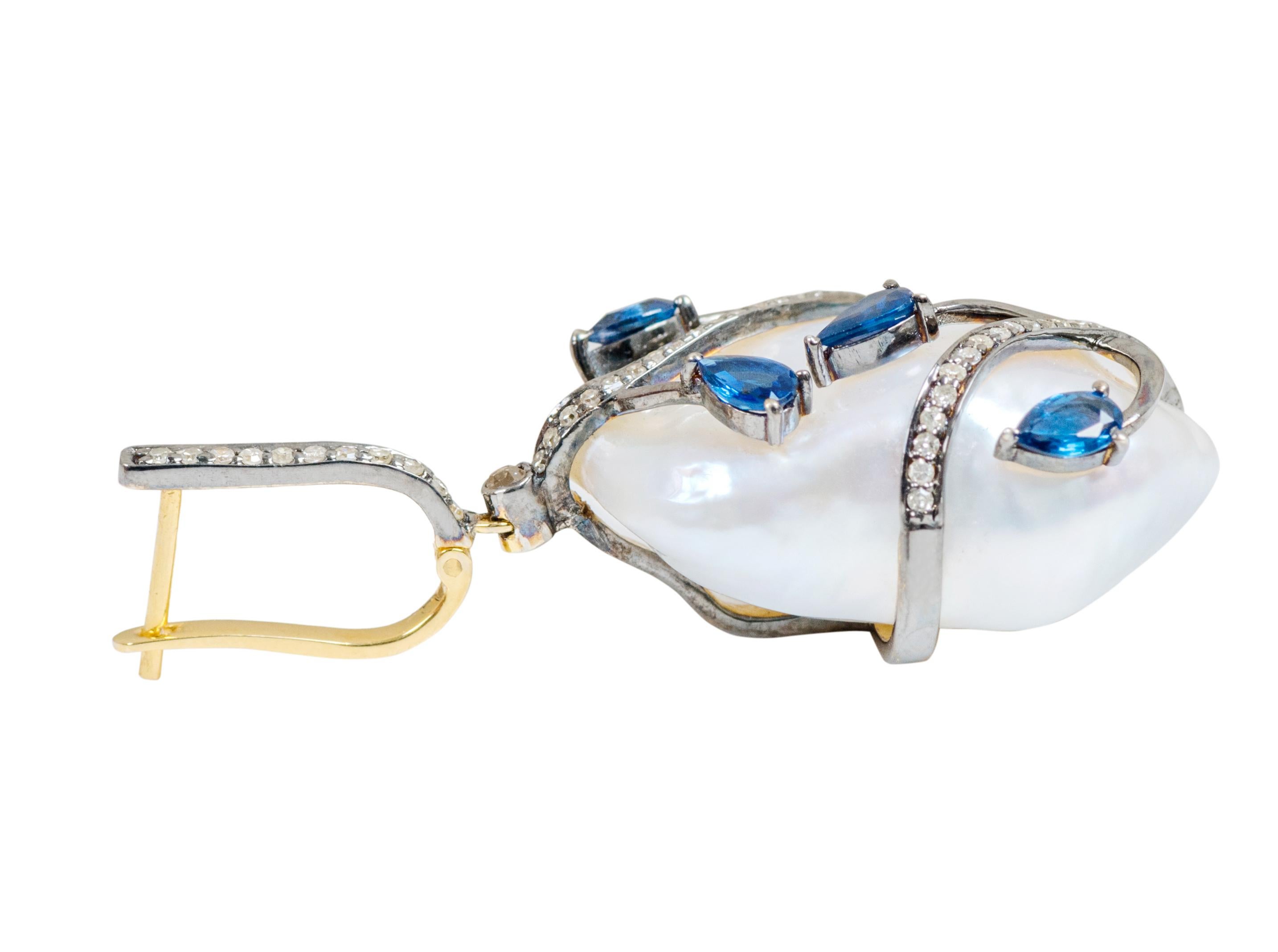 Boucles d'oreilles en goutte de style Art déco en perles baroques, saphirs et diamants 96,44 carats en vente 2