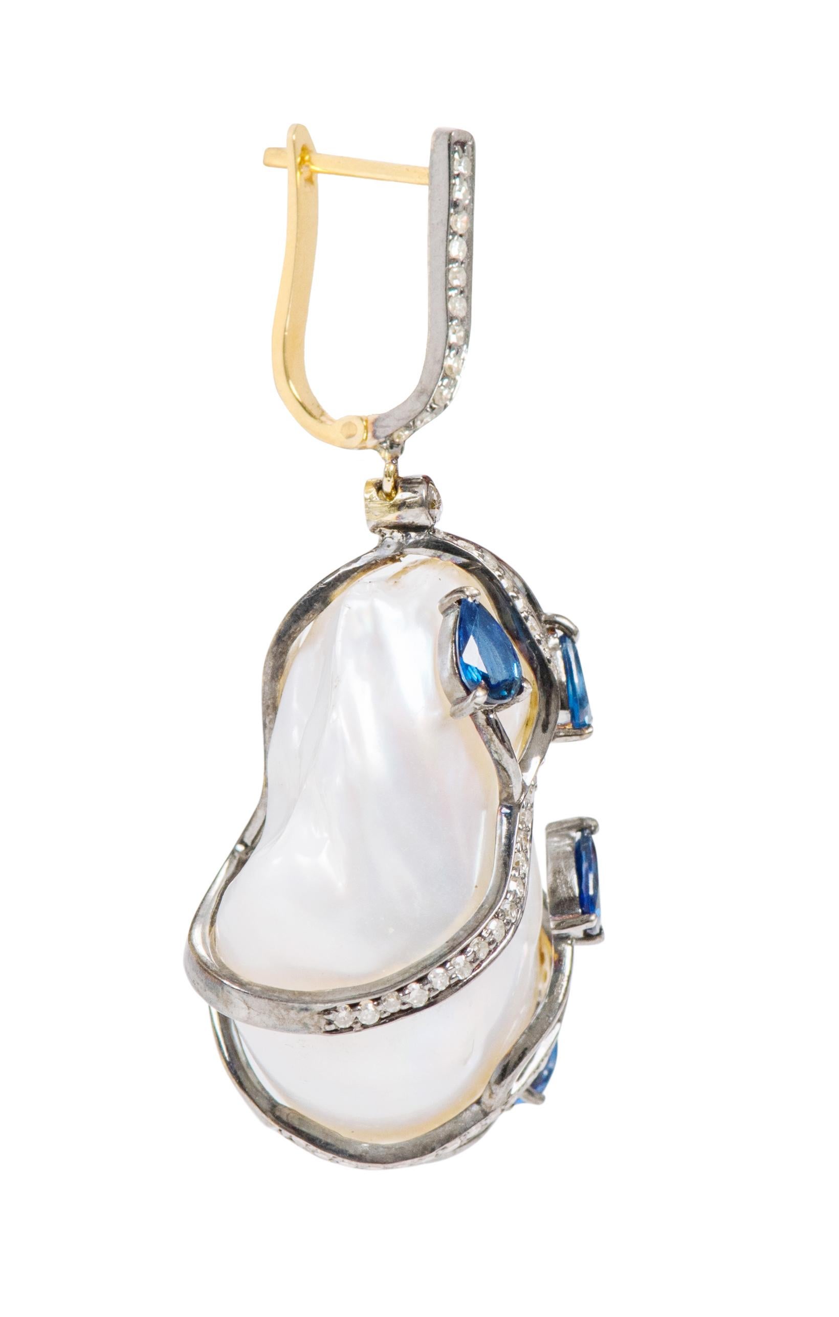 Boucles d'oreilles en goutte de style Art déco en perles baroques, saphirs et diamants 96,44 carats en vente 3