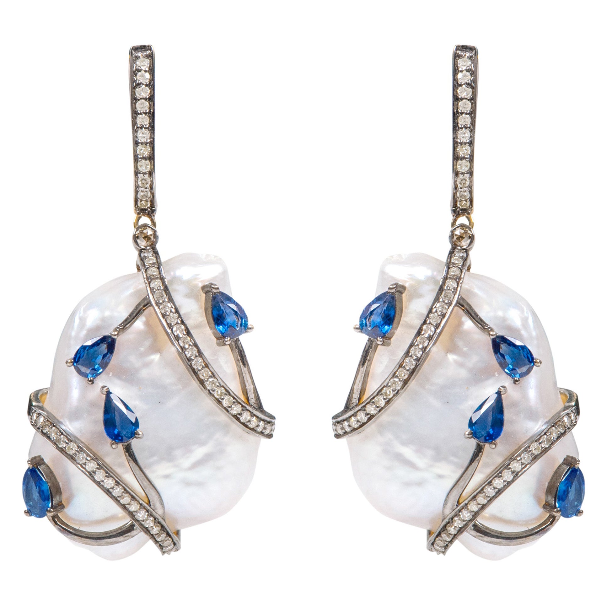 Boucles d'oreilles en goutte de style Art déco en perles baroques, saphirs et diamants 96,44 carats