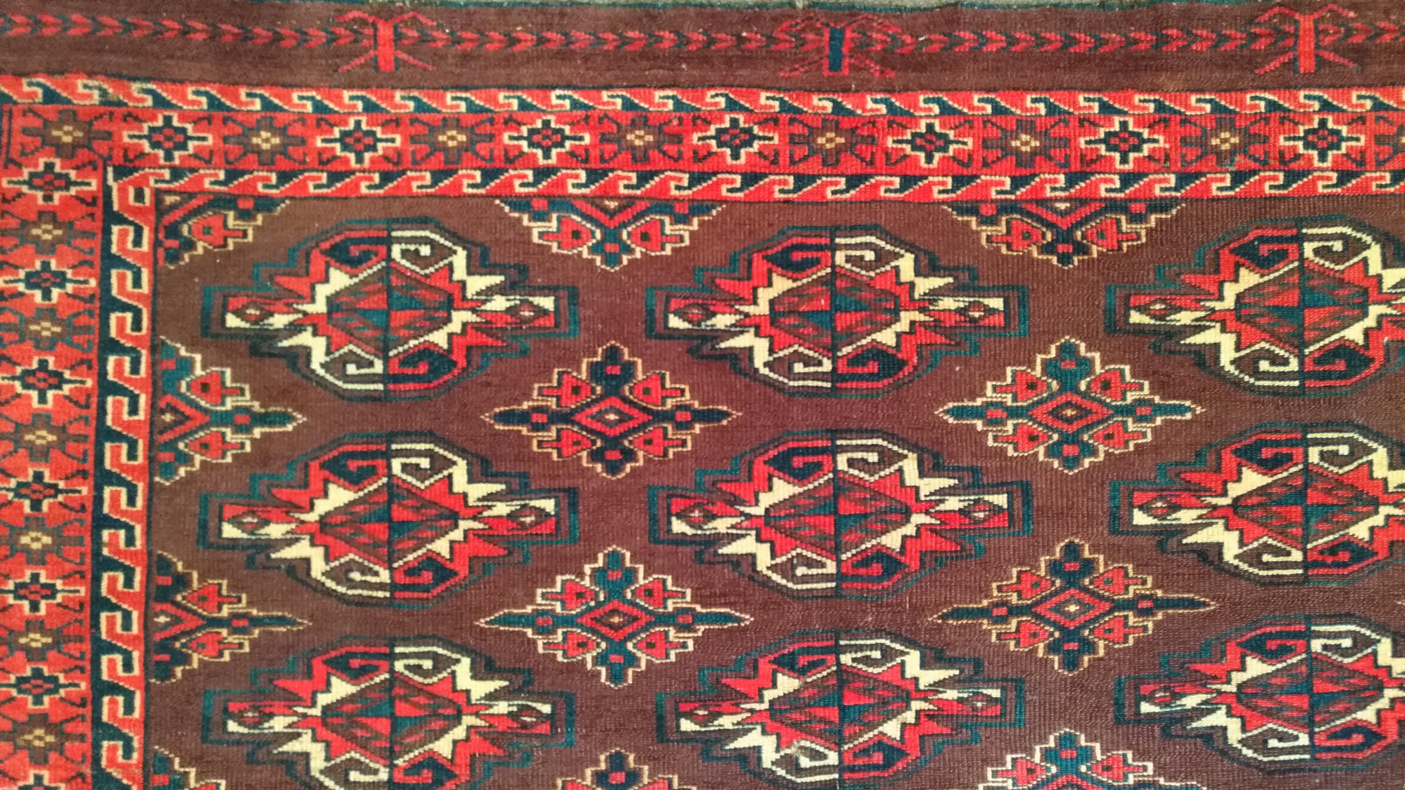 965 - Antigua alfombra Teke (Turkmenistán).
