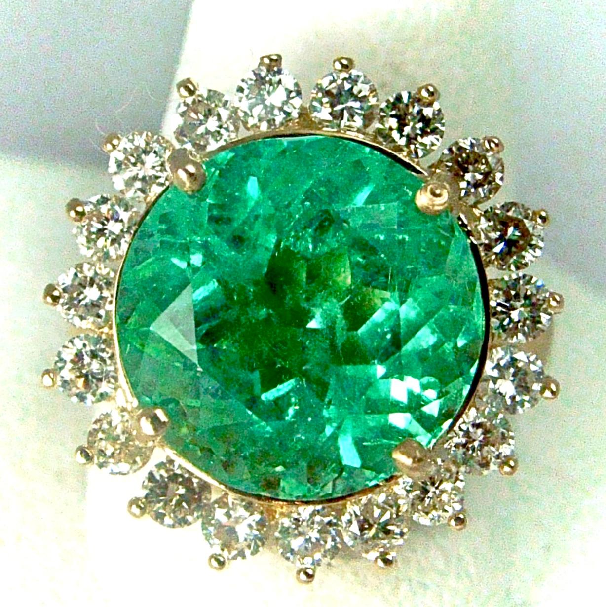 Women's or Men's 9.65 Carat Fine Round Colombian Emerald Diamond Engagement Ring 18 Karat
