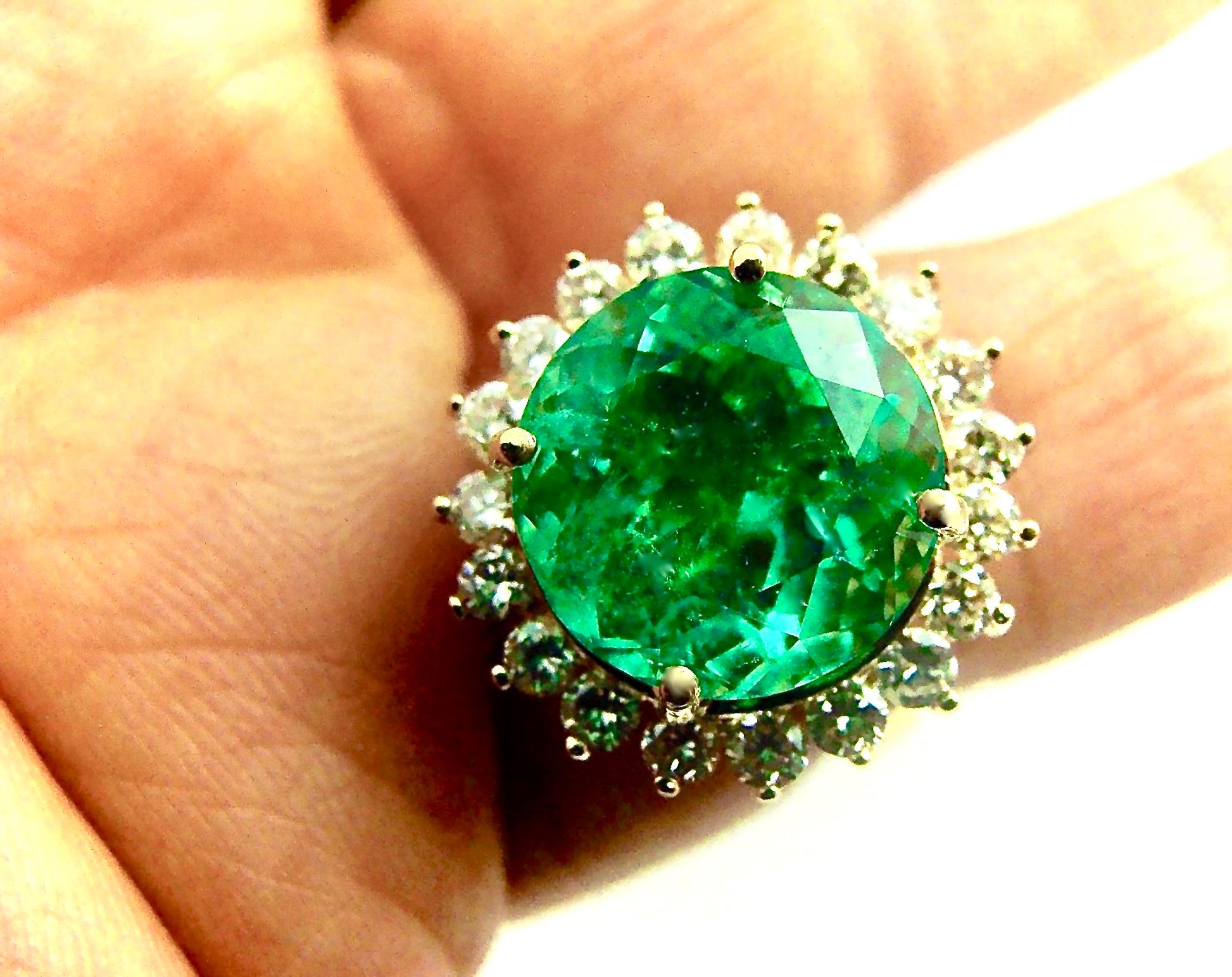 9.65 Carat Fine Round Colombian Emerald Diamond Engagement Ring 18 Karat 2