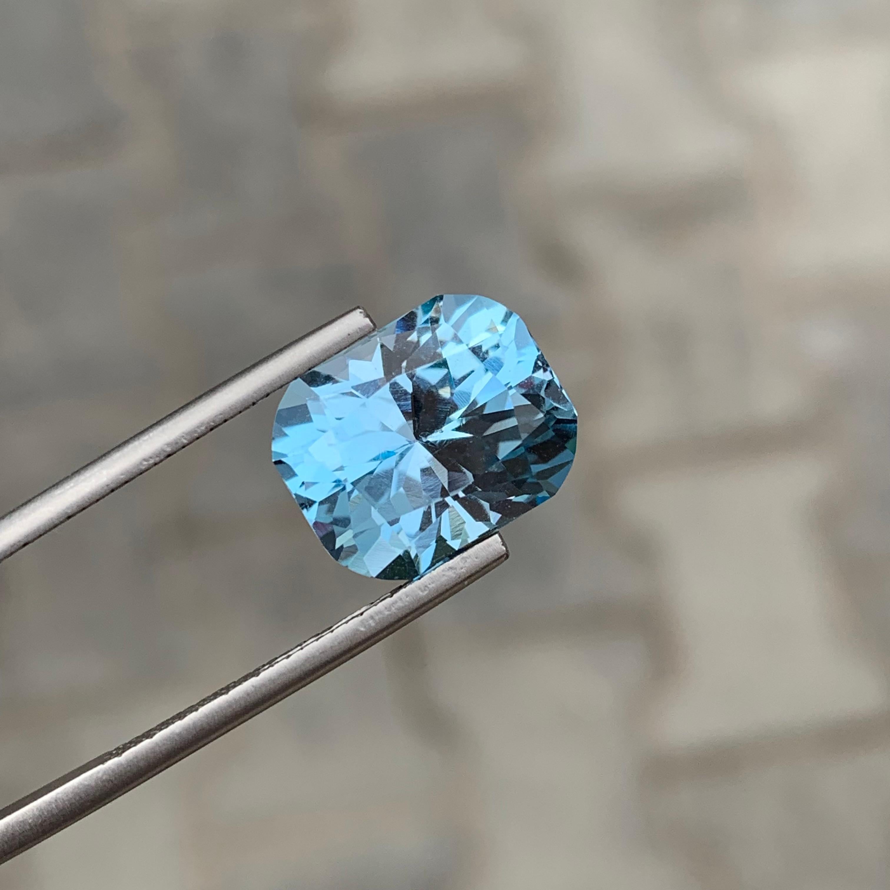 Arts and Crafts Superbe topaze bleue facettée de 9,65 carats de taille fantaisie pour la fabrication de bijoux en vente