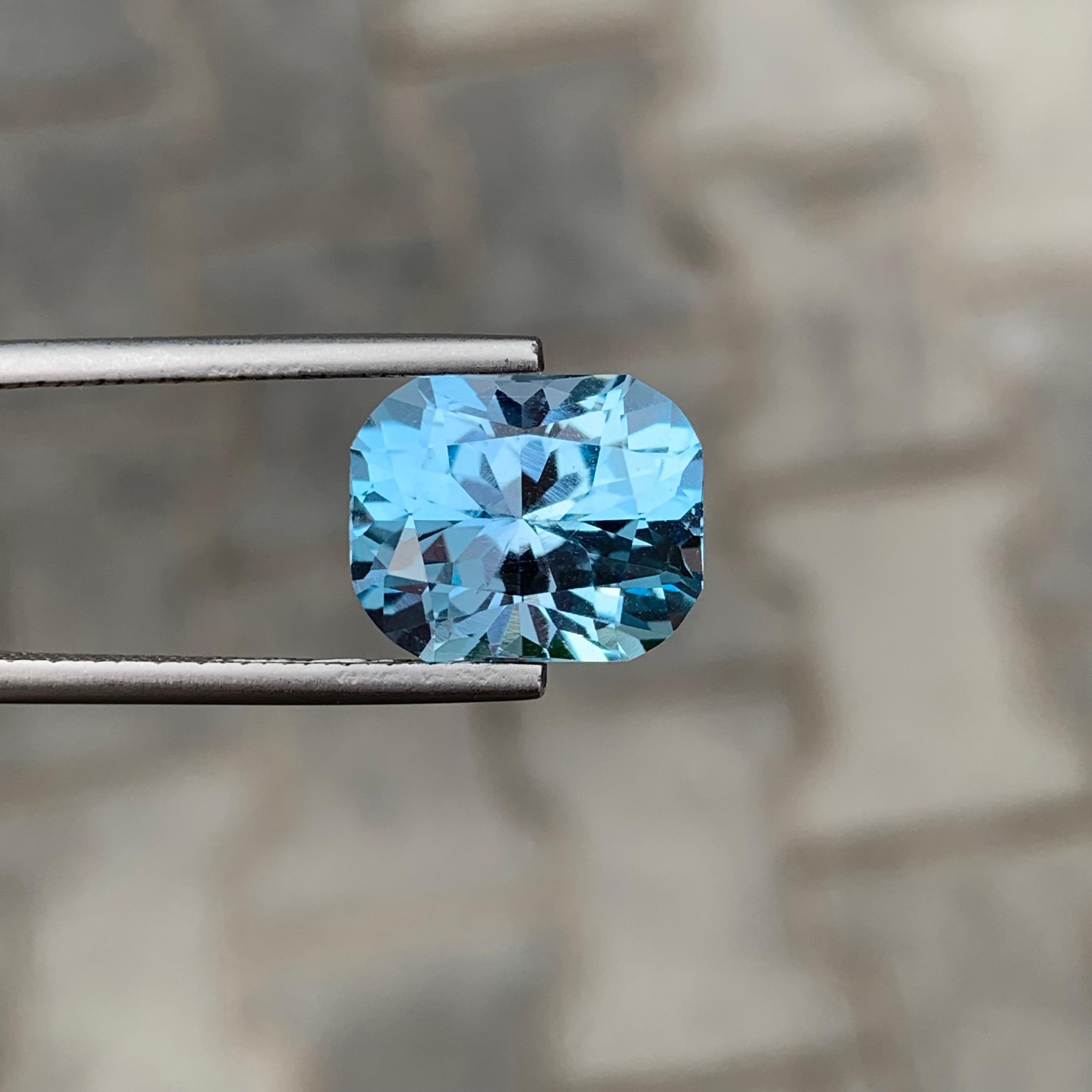 Taille coussin Superbe topaze bleue facettée de 9,65 carats de taille fantaisie pour la fabrication de bijoux en vente