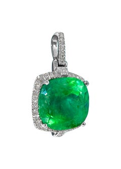 9.65 Carat Natural Colombian Emerald Pendant