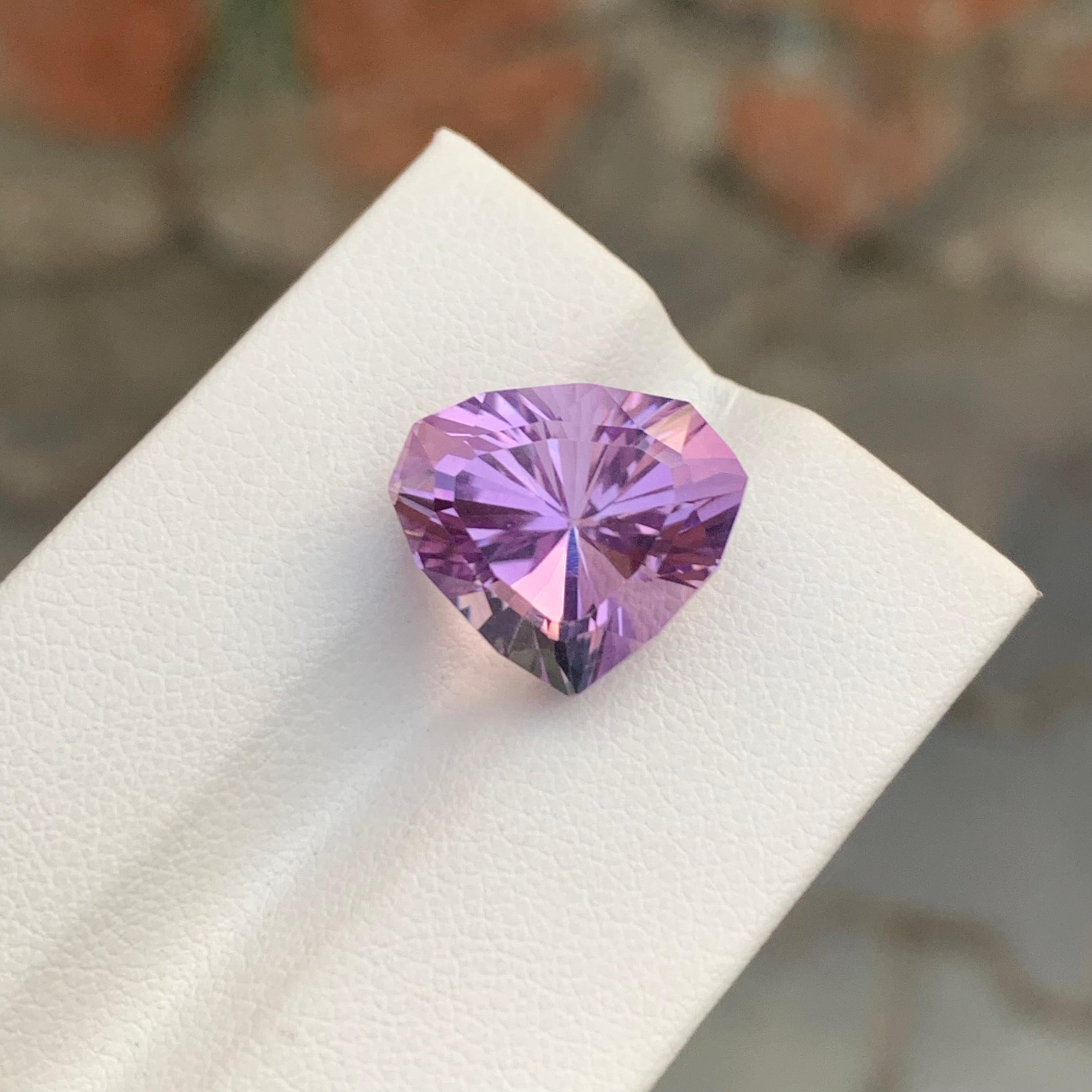 Women's or Men's 9.65 Carat Natural Loose Amethyst Trillion Shape Gem For Necklace For Sale