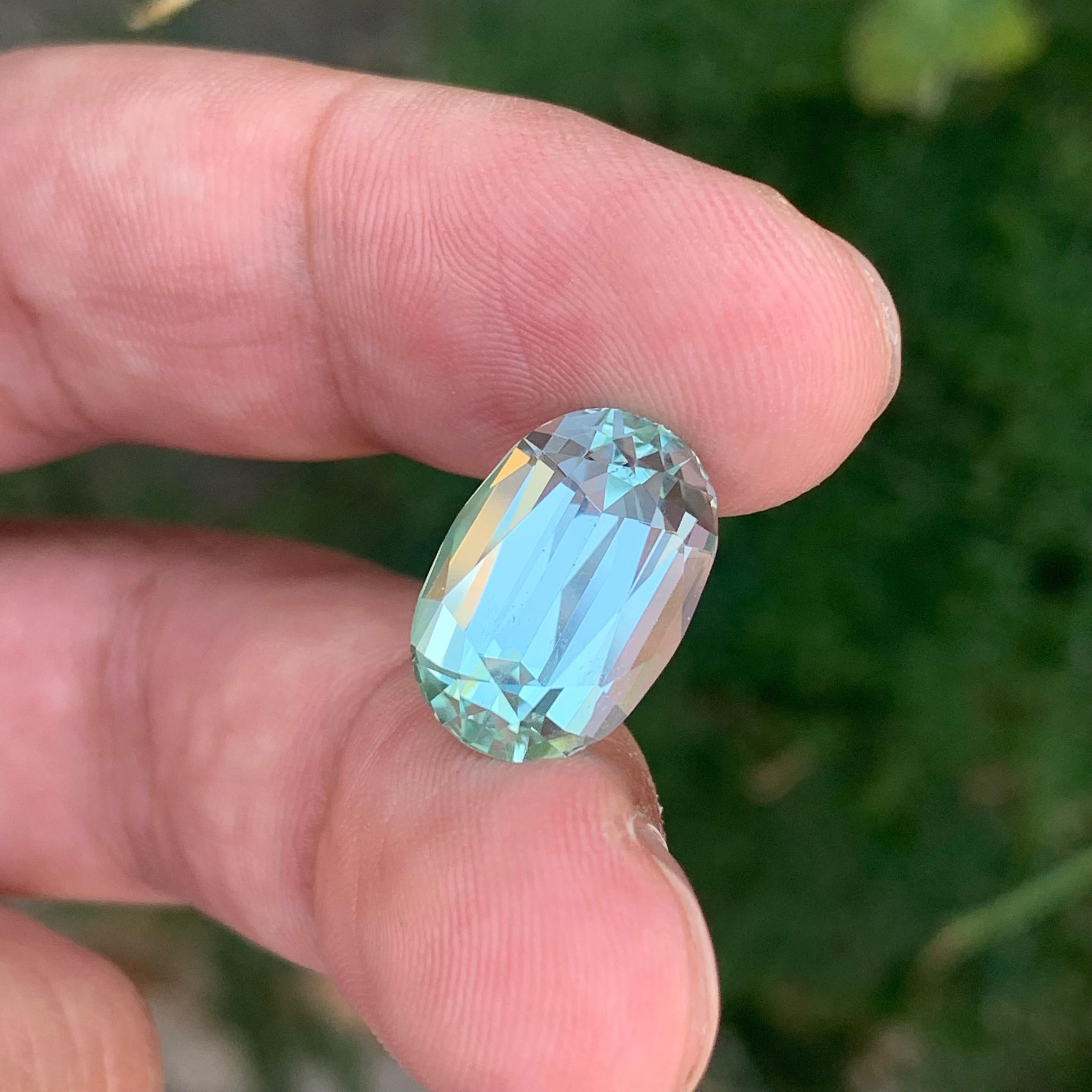 9.65 Carat Natural Loose Seafoam Tourmaline Oval Shape Gemstone (pierre précieuse de forme ovale) en vente 4
