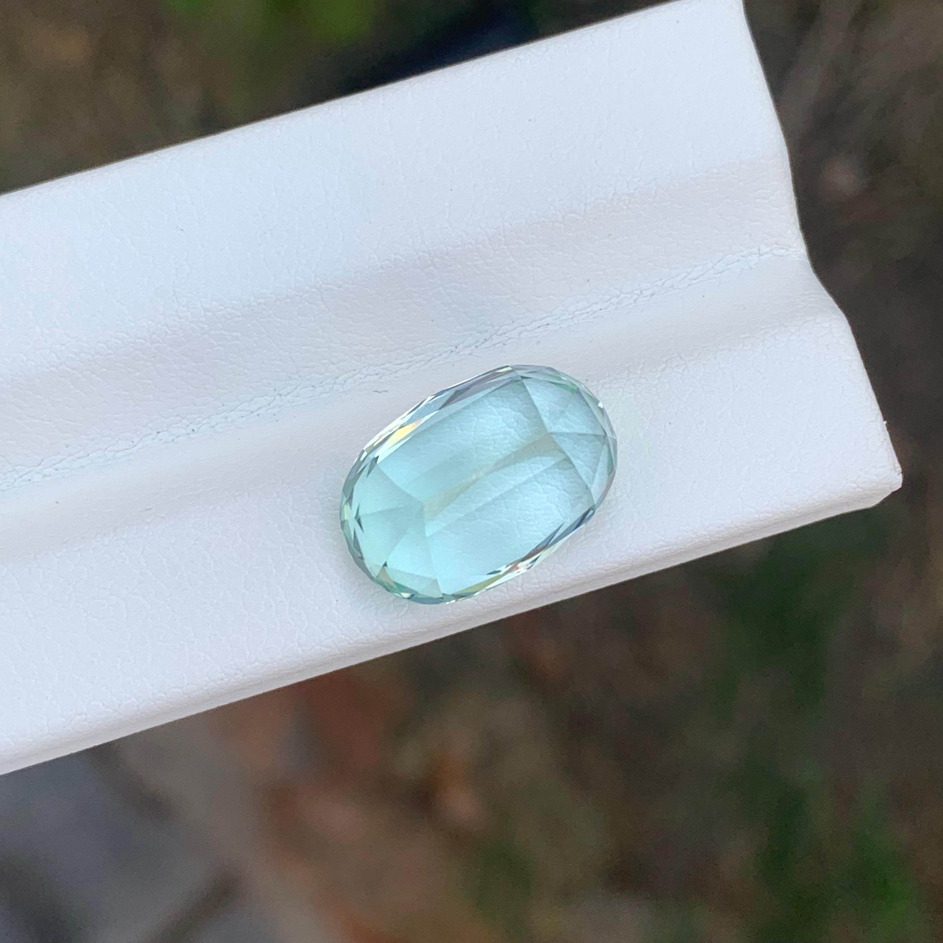 9.65 Carat Natural Loose Seafoam Tourmaline Oval Shape Gemstone (pierre précieuse de forme ovale) Unisexe en vente